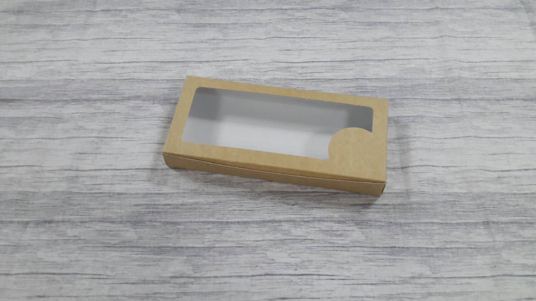 กล่องบราวนี่ 3-4 ชิ้น กล่องทรงแบน กล่องช็อคโกแลต กล่องขนมฟู้ดเกรด สีคราฟท์น้ำตาลอ่อน ขนาด 10.0x22.0x3.0ซม. ราคา 130 บาทต่อแพ็ค(20ใบ)