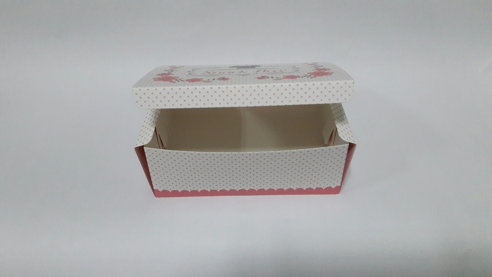 กล่องสแน็ค กล่องขนม กล่องอาหารว่าง ลาย Snack box ชมพู ขนาด 11.5 x 15.5 x 6.0 ซม. ราคา 110 บาท ต่อแพ็ค (20ใบ)