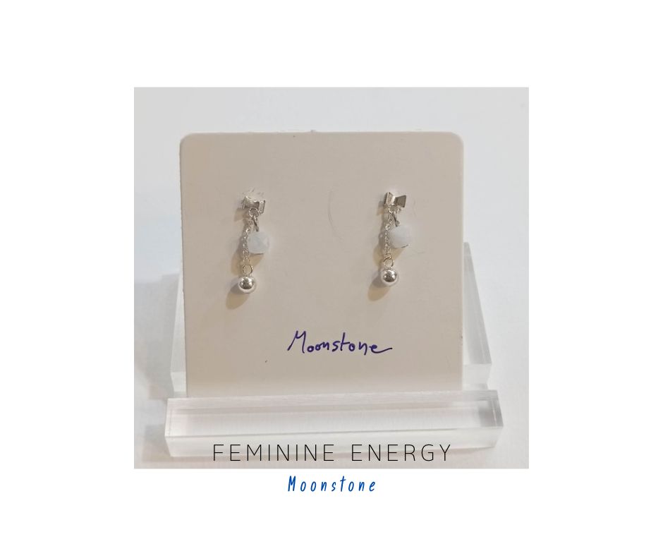ต่างหูเงินแท้ 92.5 ประดับหินแท้ Moonstone Sterling Silver Earring (ความอ่อนหวาน อ่อนโยน เสริมเสน่ห์)