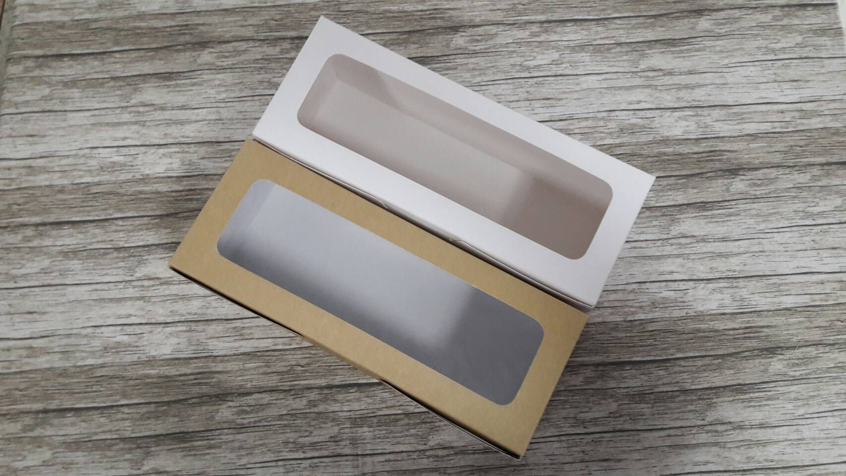 กล่องเค้กโรล กล่องแยมโรล กล่องคัพเค้ก กล่องเค้ก กล่องขนม ขนาด 10.0 x 26.0 x สูง 10.5 ซม. สีขาว ราคา 290 บาทต่อแพ็ค (20 ใบ)