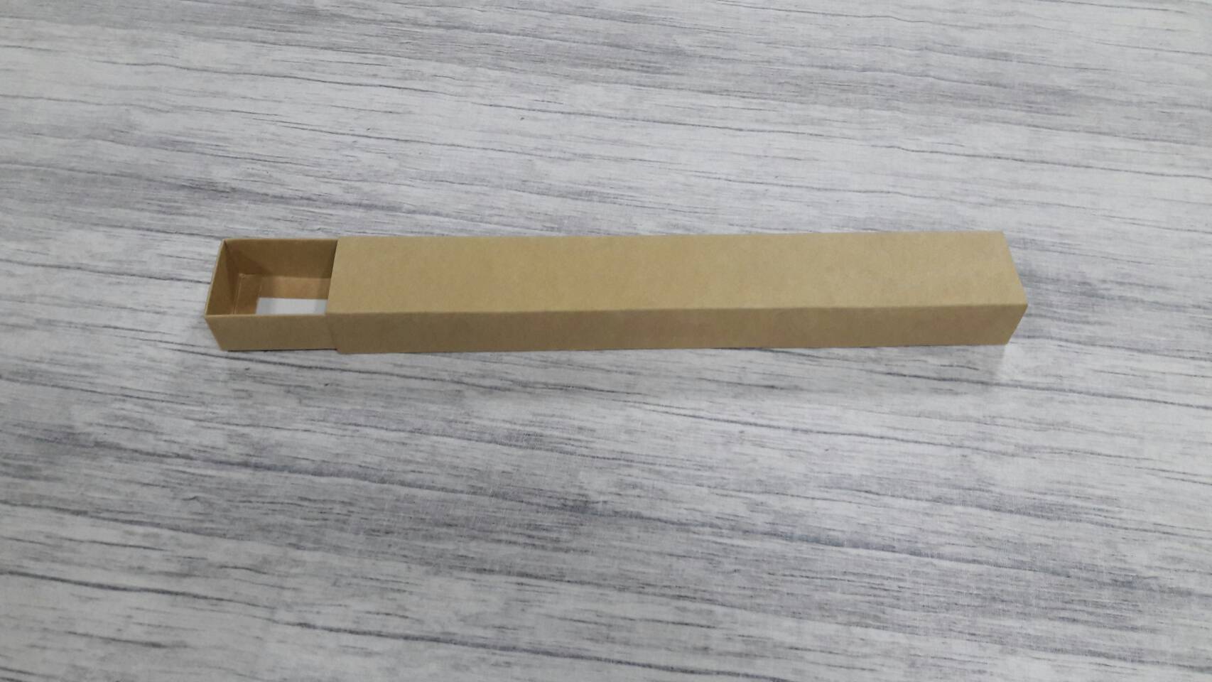 กล่องฝาสไลด์ กล่องของขวัญ กล่องใส่ตะเกียบ สีคราฟท์น้ำตาลอ่อน 30.0*4.4*2.5 ซม. ราคา 205 บาทต่อแพ็ค (20 ใบ)