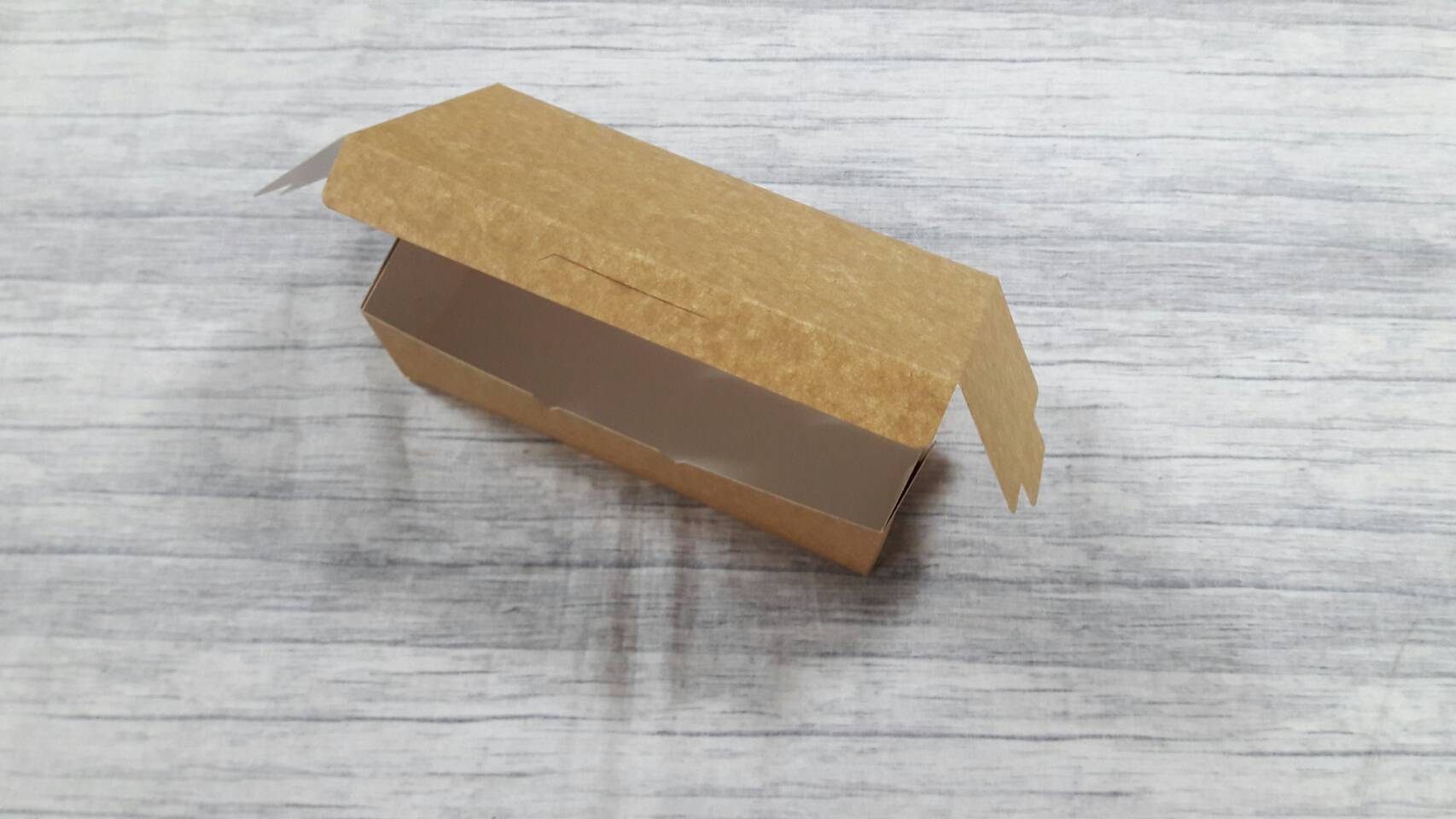 กล่องขนม กล่องเค้ก กล่องคัพเค้ก กล่องชิฟฟ่อน กล่องช้อคโกแล็ต กล่องคุ๊กกี้ กล่องอเนกประสงค์ ขนาด 10.5x20.5x6.5 ซม.(ฝาทึบ) สีคราฟท์น้ำตาลอ่อน(CKB) ราคา 145 บาทต่อแพ็ค (20 ใบ)