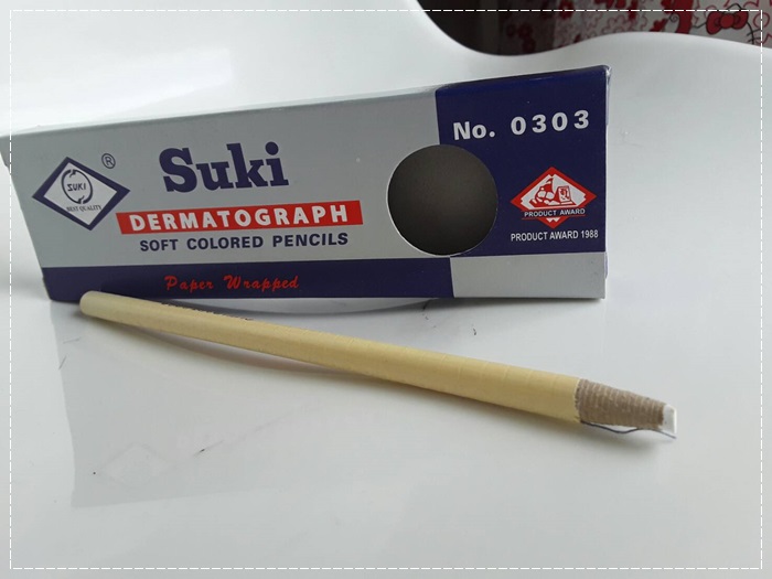 ดินสอเขียนผ้าสีขาว