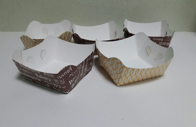 ถาดใส่ขนม ถาดขนมปัง ถาดชิม ถาดอาหาร ลายน้ำตาลช็อคโกแลต ขนาด 7.0 x 8.0 x สูง 4.0 ซม.ราคา 100 บาทต่อแพ็ค (100ชิ้น)