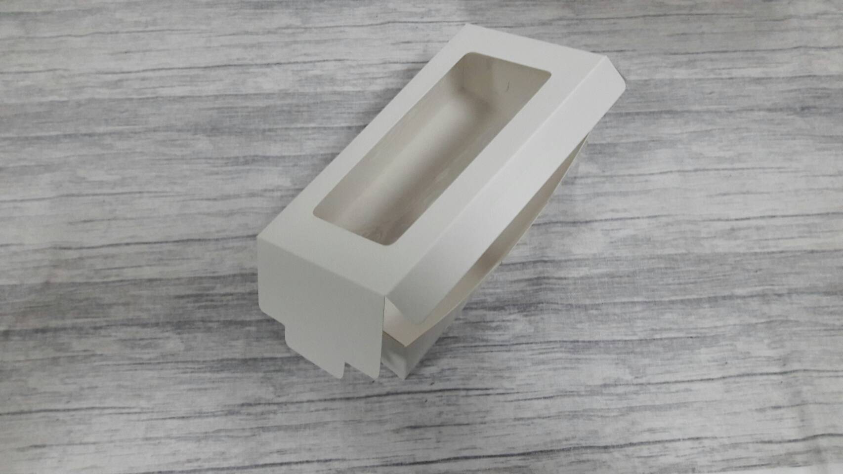 กล่องขนม กล่องเค้กกล่องคัพเค้ก กล่องชิฟฟ่อน กล่องช้อคโกแล็ต ขนาด 10.5x20.5x6.5 ซม.(มีหน้าต่างพลาสติก) สีขาว ราคา 155 บาทต่อแพ็ค (20 ใบ)