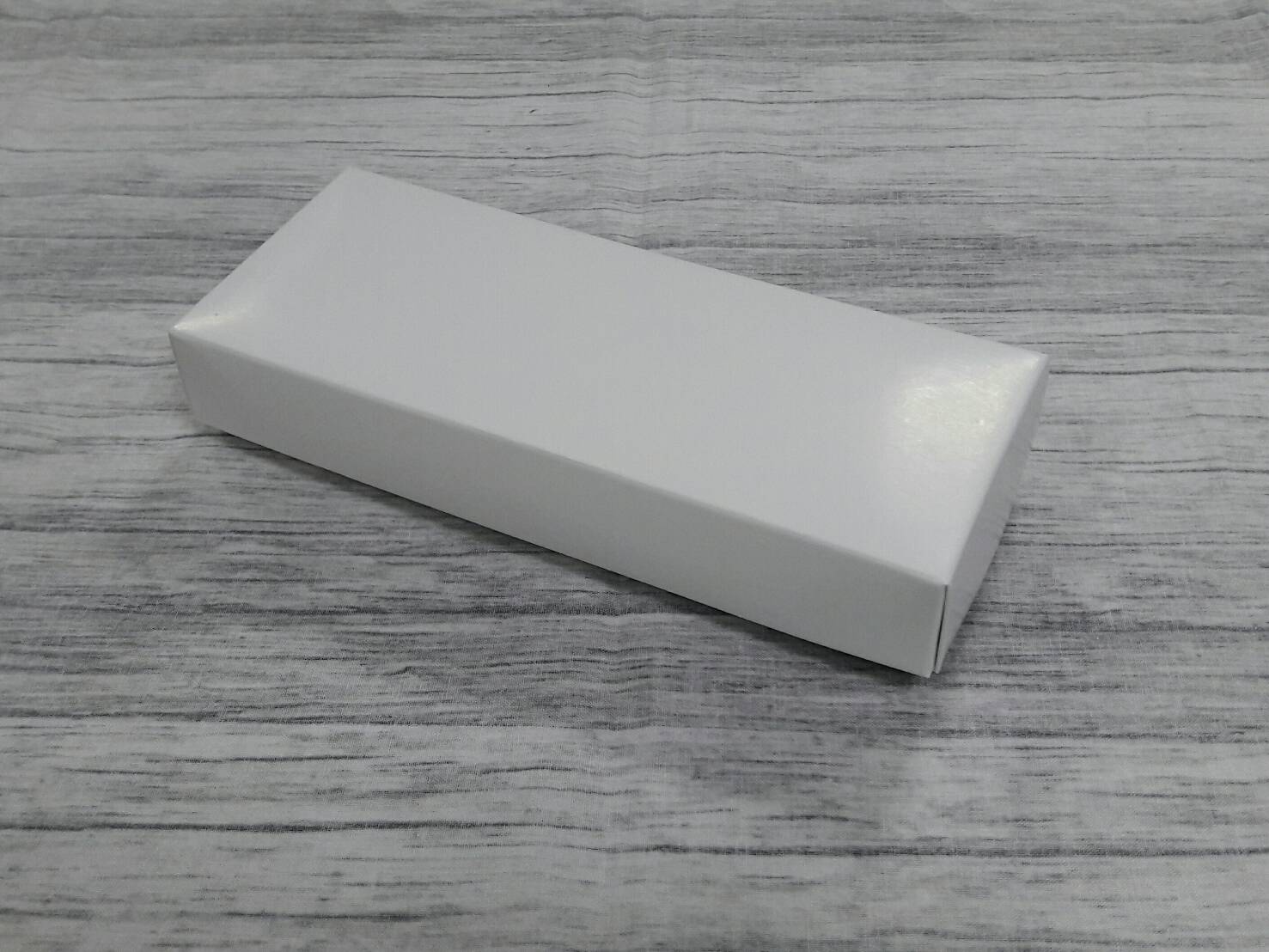 กล่องของขวัญ กล่องฝาครอบ กล่องของที่ระลึก กล่องอเนกประสงค์ กล่องของใช้ กล่องใส่ผ้าไหม ขนาด 7.5*19.5*3.5 ซม.สีขาว ราคา 265 บาท/20 ใบ