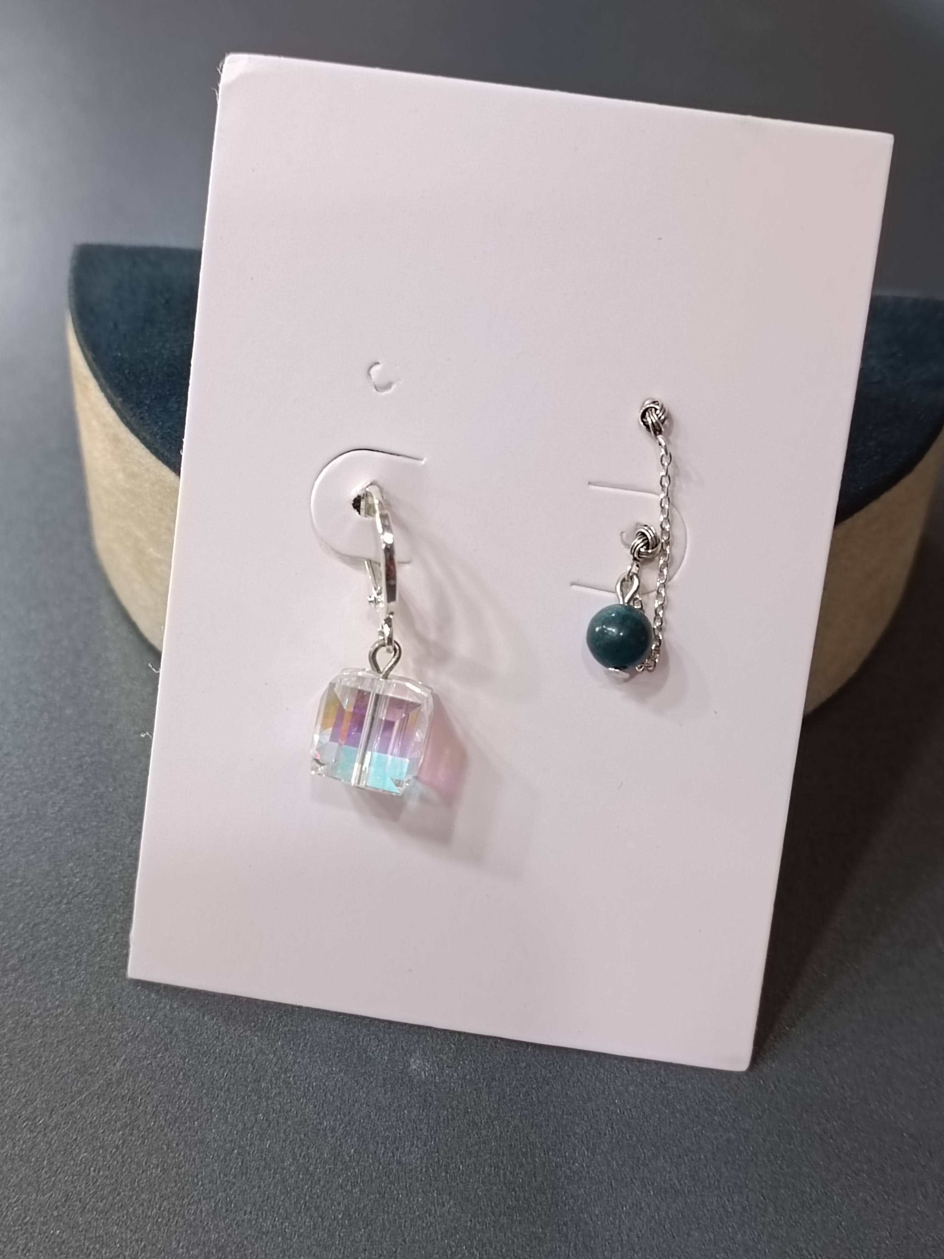 ต่างหูเงินแท้ 92.5 "Dazzling" Crystal Cube + Kyanite Sterling Silver Earring (Balance)