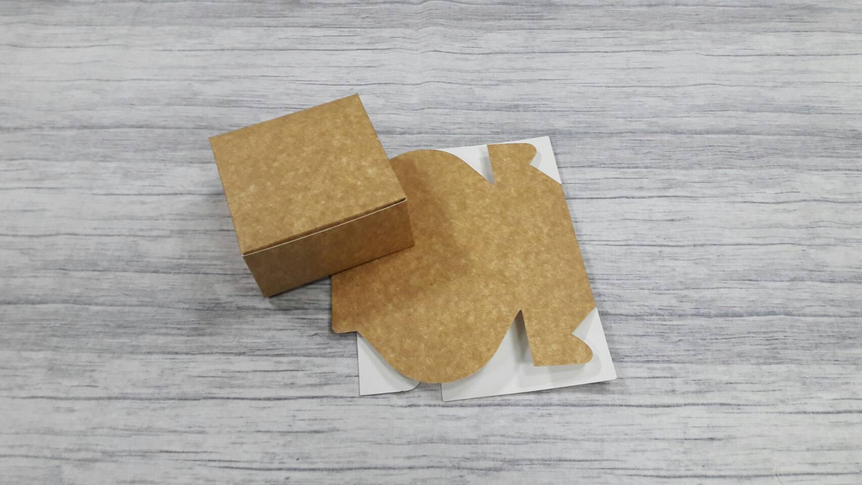 กล่องสแน็ค กล่องเค้ก กล่องขนม ขนาด 10.0 x 10.0 x 4.7 ซม. Snack Box กล่องอาหารว่าง กล่องคอฟฟี่เบรค สีคราฟท์น้ำตาลอ่อน (CKB) ราคา 75 บาทต่อแพ็ค(20ใบ)