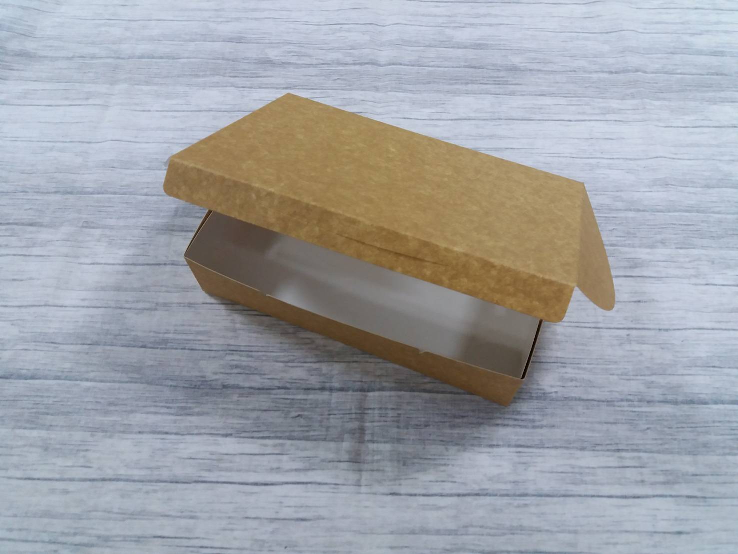 กล่องบราวนี่ กล่องชิฟฟ่อนกล่องขนม กล่องขนม กล่องเค้ก (ฝาทึบ) ขนาด 15x22x5 ซม.สีคราฟท์น้ำตาลอ่อน(CKB) ราคา 175 บาทต่อแพ็ค (20ใบ)