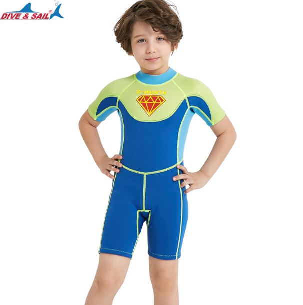 ชุดว่ายน้ำเด็กควบคุมอุณหภูมิ เป็นชุด wetsuit เหมาะกับการใส่ว่ายน้ำหรือดำน้ำ ผลิตจากผ้า Neoprene หนา 2.5 mm. ป้องกันความหนาว / ป้องกันรังสี UV Ultraviolet Protection UV