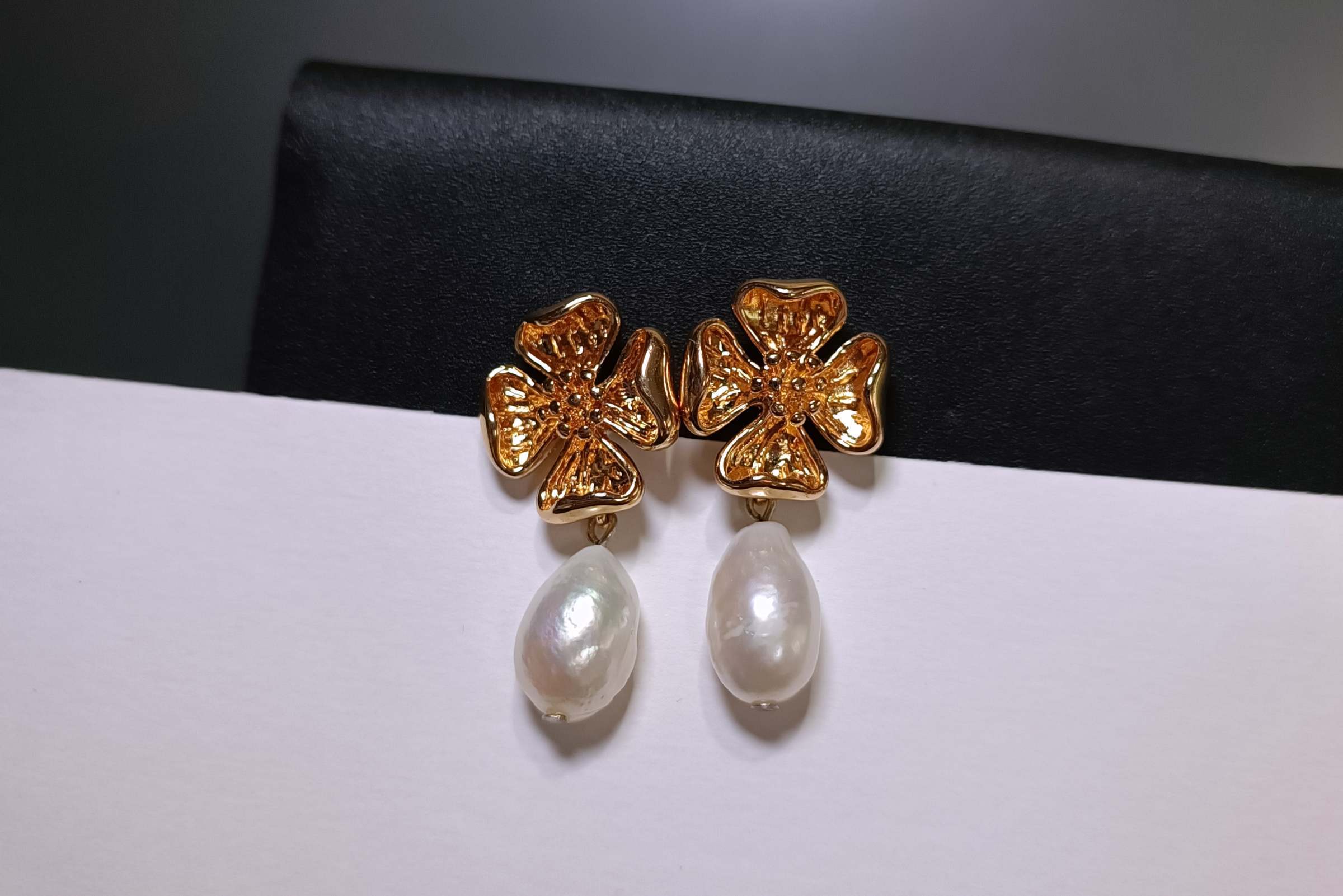 "The Flower" ต่างหูมุกแท้ทรงบารอค Natural Baroque Pearl Earring