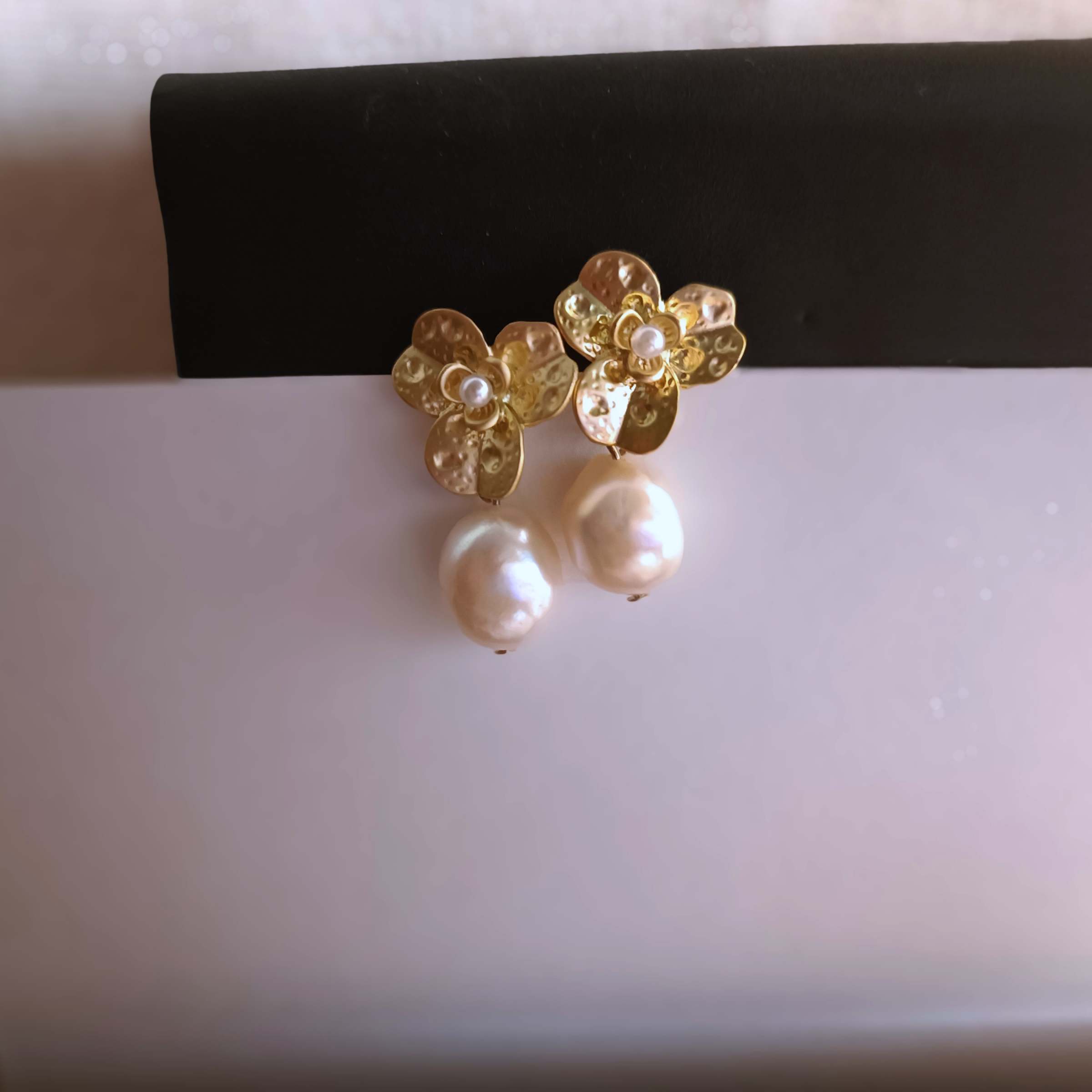 "The Flower" ต่างหูมุกแท้ทรงบารอค Natural Baroque Pearl Earring