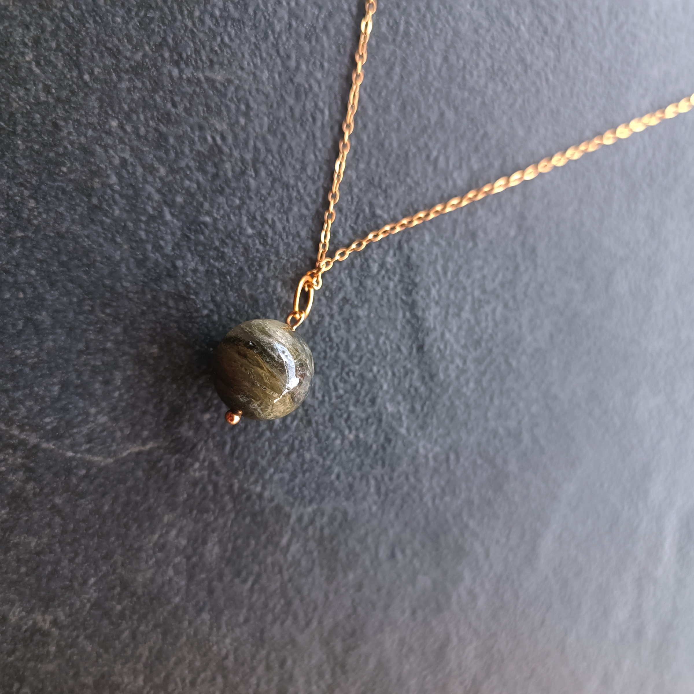 สร้อยจี้ Green Tourmaline Pendant Necklace (เสริมความมั่นใจ ปลดขุมพลังงานใน heart chakra)