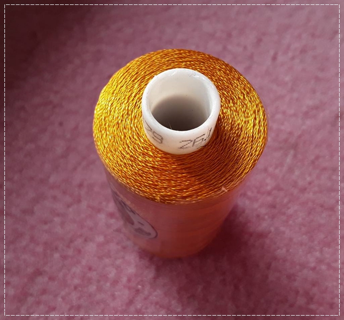 ไหมปักจักร เบอร์ 9079 น้ำตาลทอง