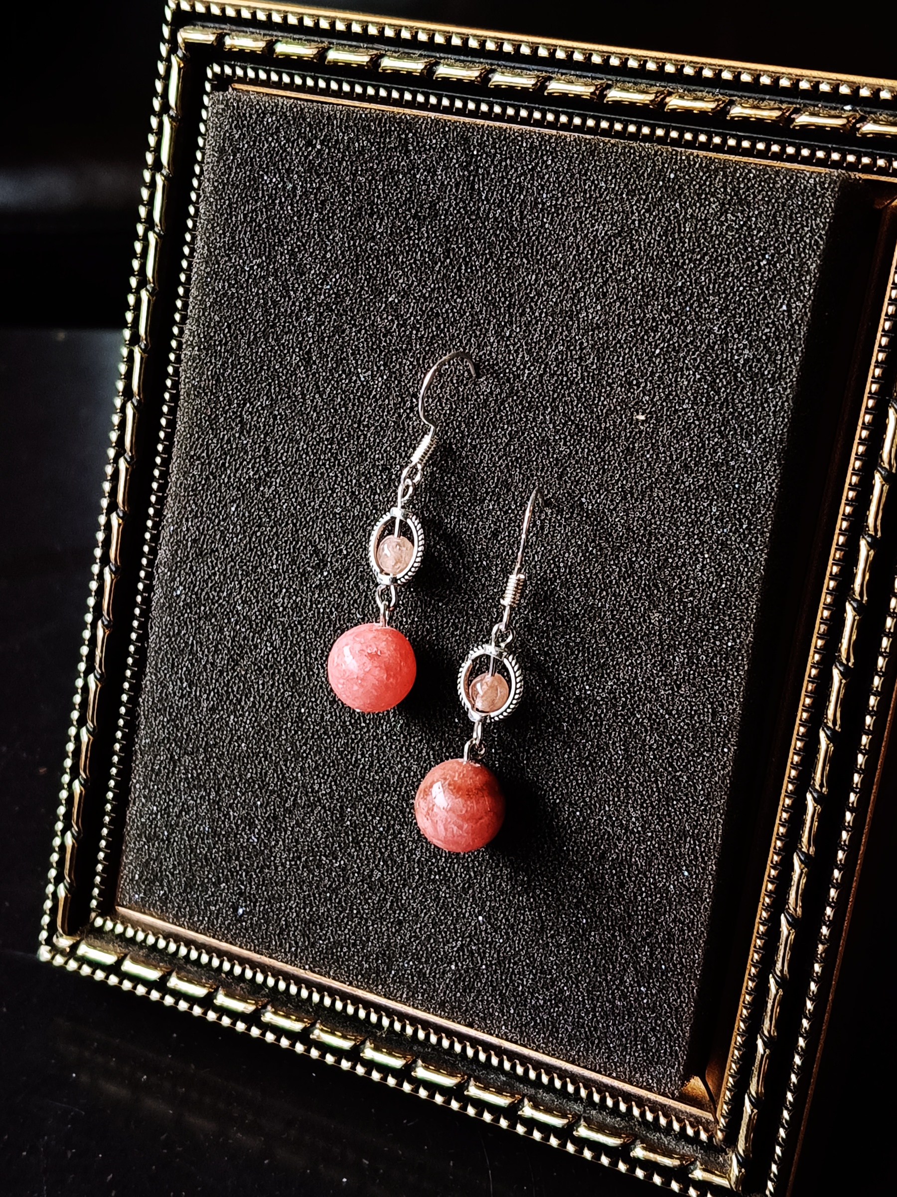 ต่างหูหินแท้ Rhodochrosite x Sunstone Earring (Self-Healing, เสริมความมั่นใจ)