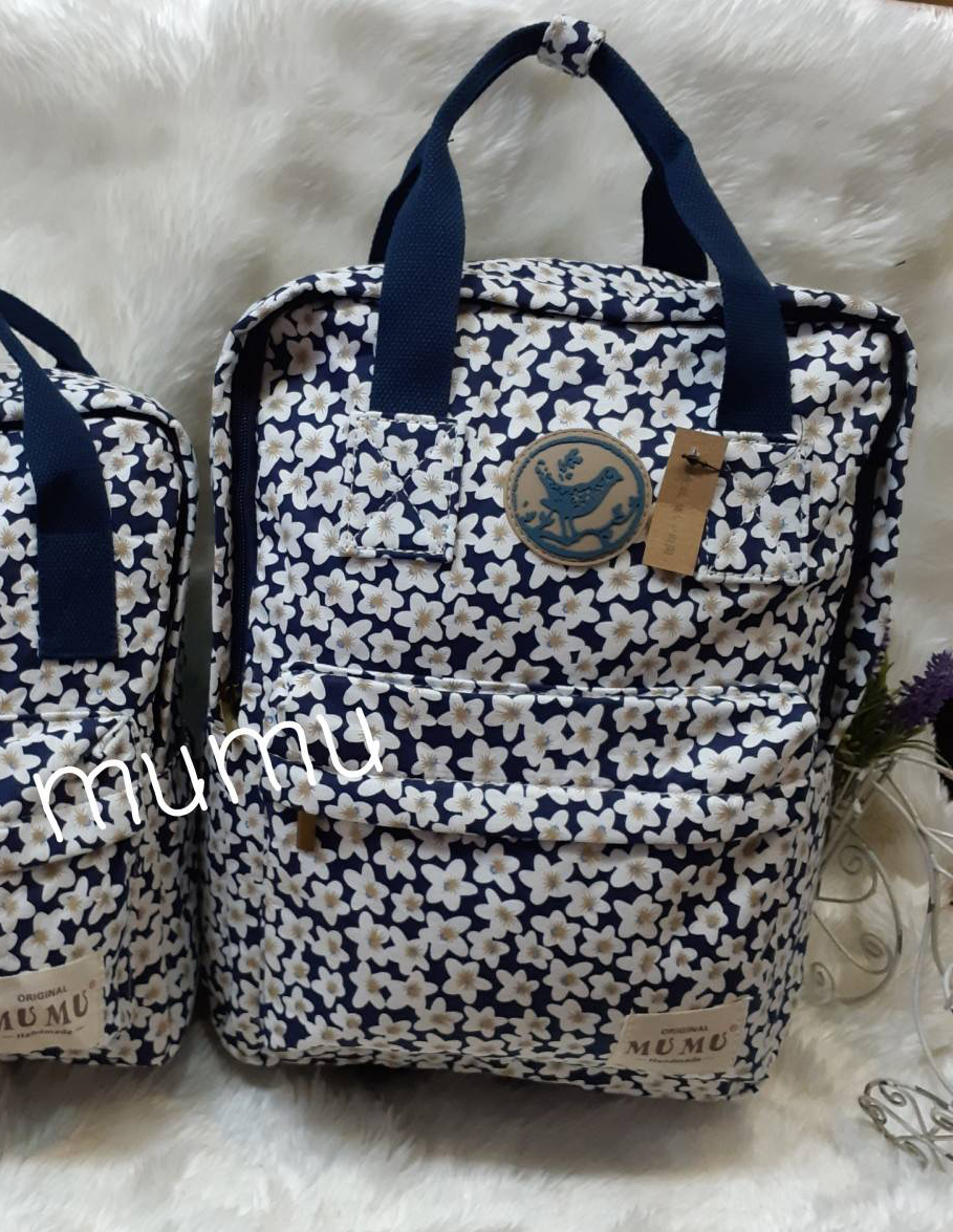 กระเป๋าเป้ผ้าสะพายหลัง mumu ลายดอกไม้ น้ำเงิน ขาว (Size L)
