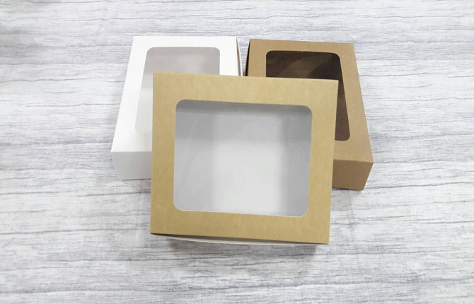 กล่องขนม กล่องบราวนี่ ขนาด 12.5 x 15.8 x 4 ซม.กล่องทาร์ตไข่ คราฟท์หน้าขาวหลังน้ำตาล (สีน้ำตาลอ่อน) ราคา 135 บาท จำนวน 20 ใบต่อแพ็ค