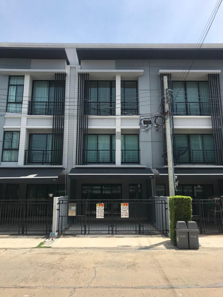 ขายทาวน์เฮ้าส์ 3 ชั้น หมู่บ้านกลางเมืองรัตนาธิเบศร์ (รหัสทรัพย์ 2019138 ) ซอย รัตนาธิเบศร์17 ถนนรัตนาธิเบศร์ ต.บางกระสอ อ.เมือง จ.นนทบุรี