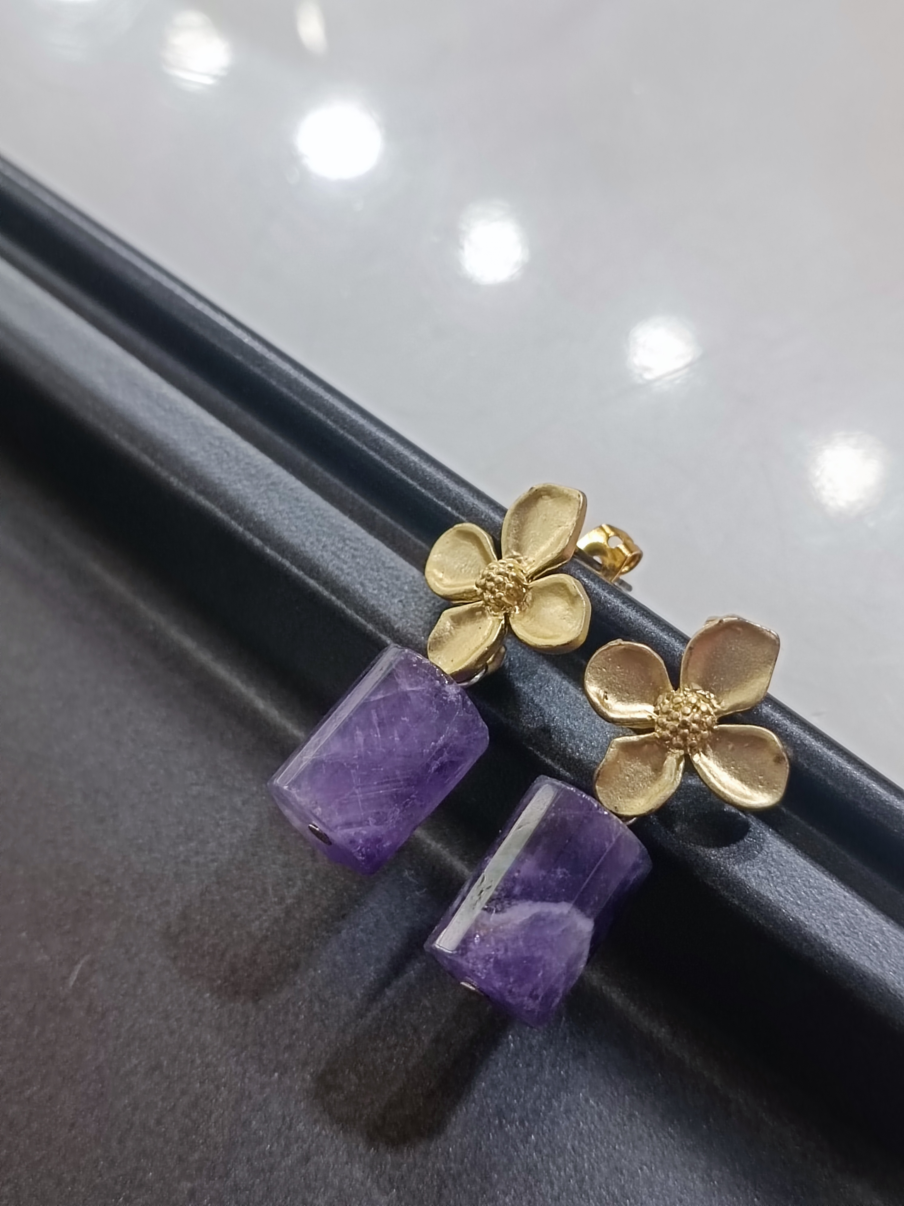 ต่างหูหินแท้ "The Flower" Amethyst Earring (ป้องกัน และทำความสะอาด Aura)