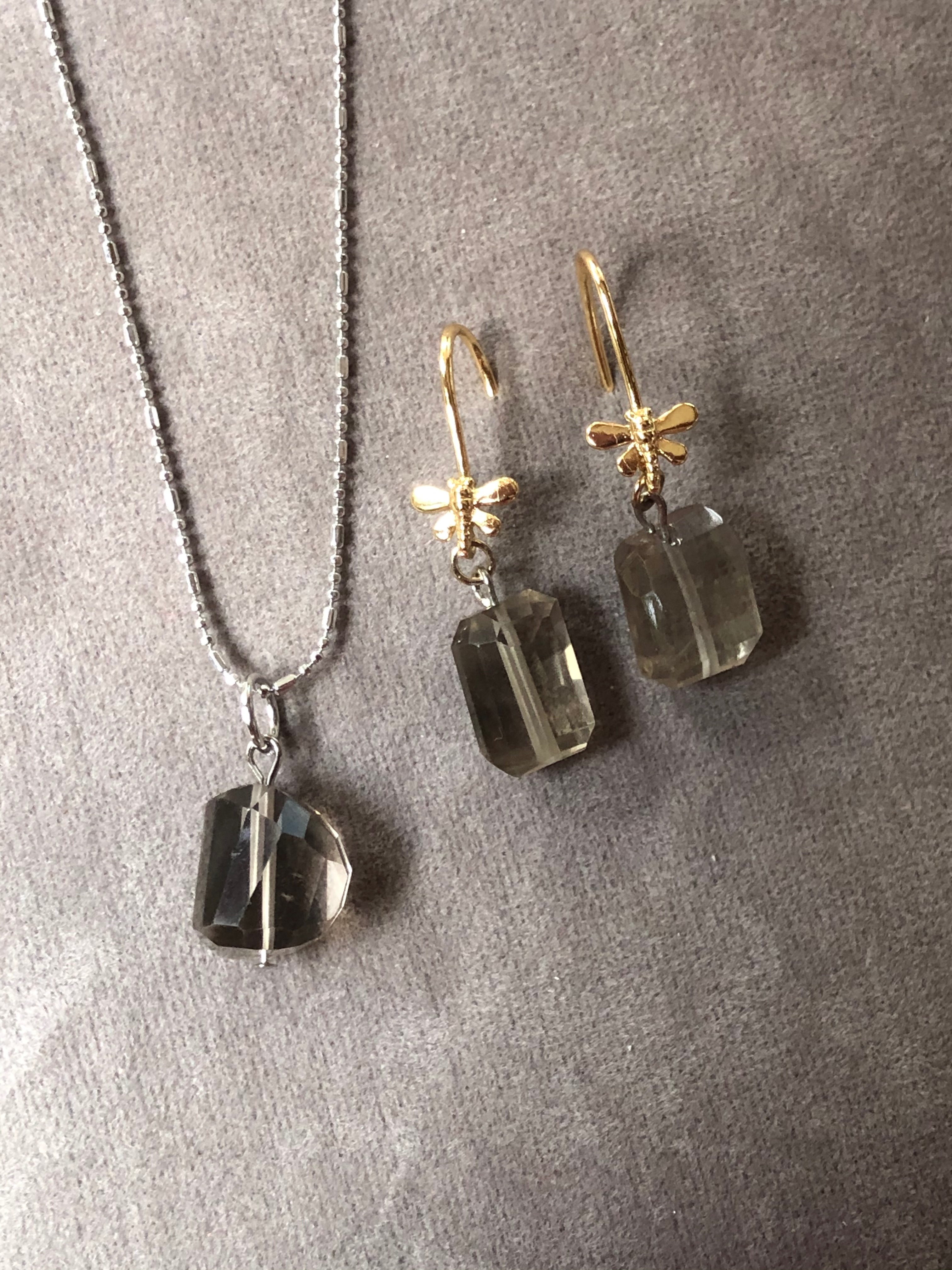 ชุดสร้อยจี้ พร้อมต่างหูหินแท้ Smoky Quartz Jewelry Set (Positive Energy)