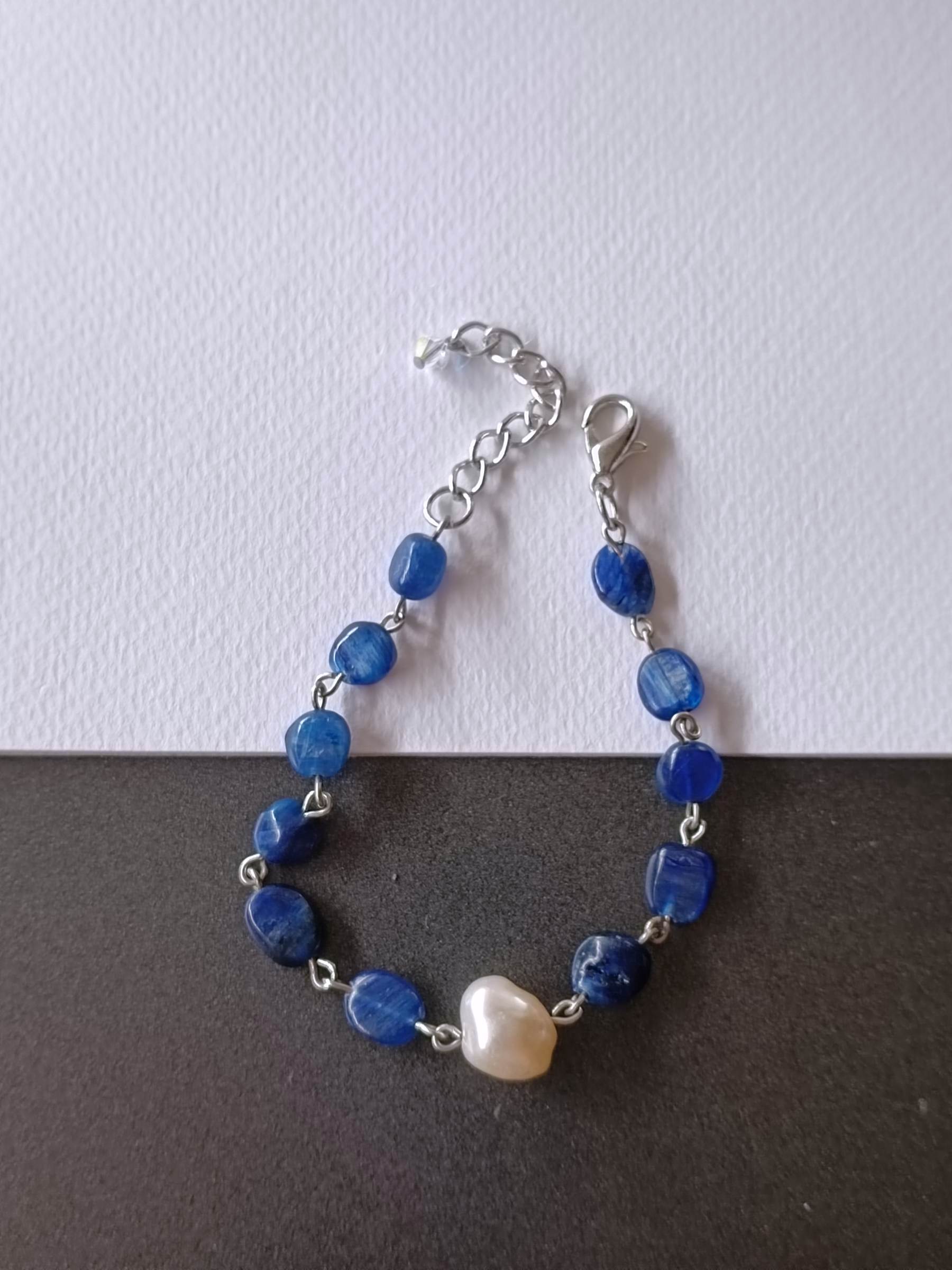 สร้อยข้อมือหินแท้ "Connected" Kyanite + Pearl Bracelet ( For Success)