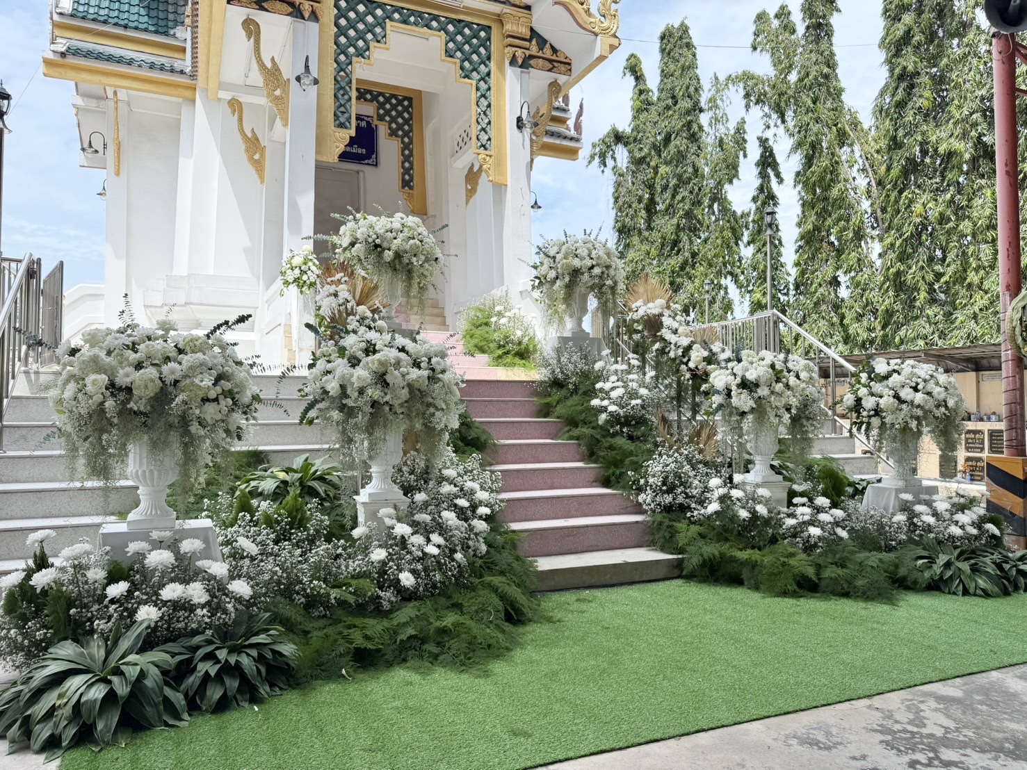 ดอกไม้หน้าเมรุ โทนขาว
