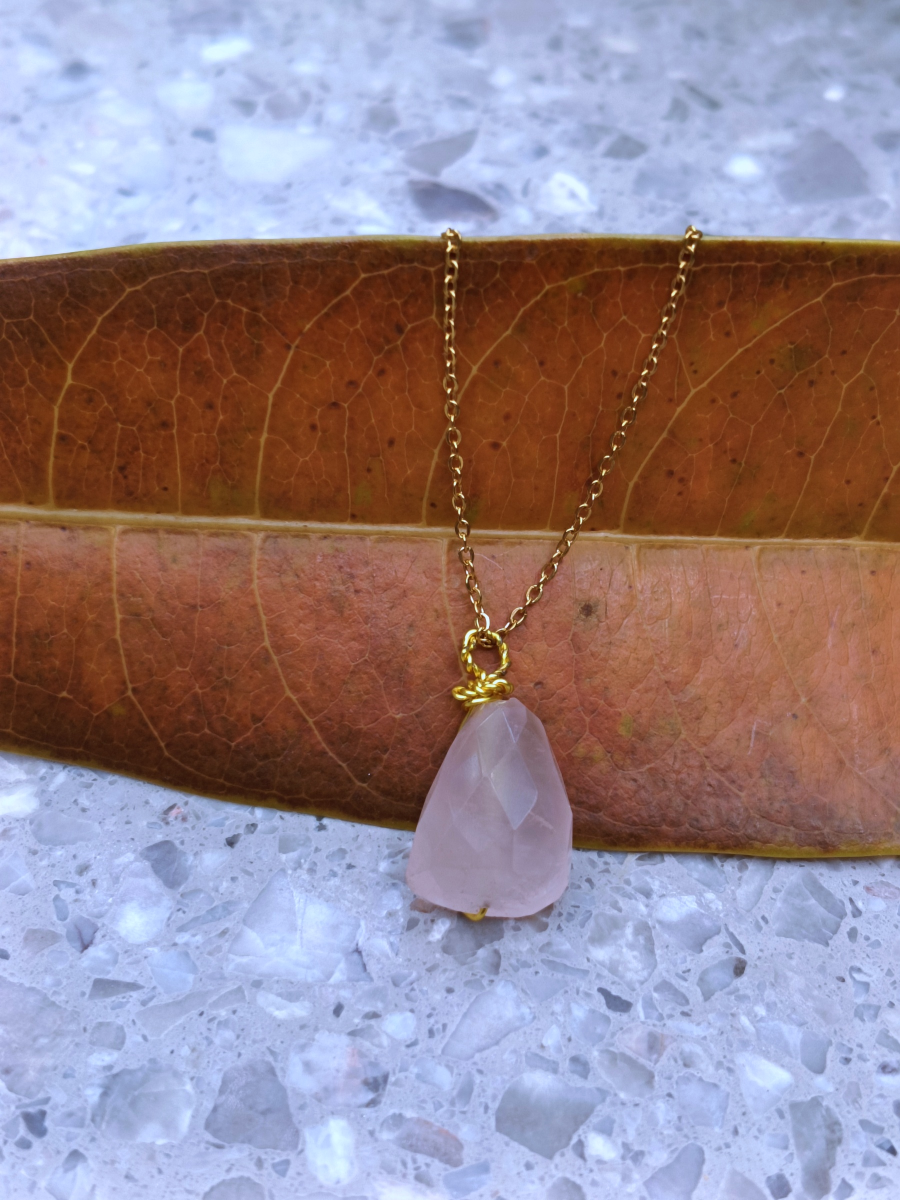 จี้พร้อมสร้อย หินแท้ Rose Quartz Pendant Necklace (ความรักที่ไม่มีเงื่อนไข)