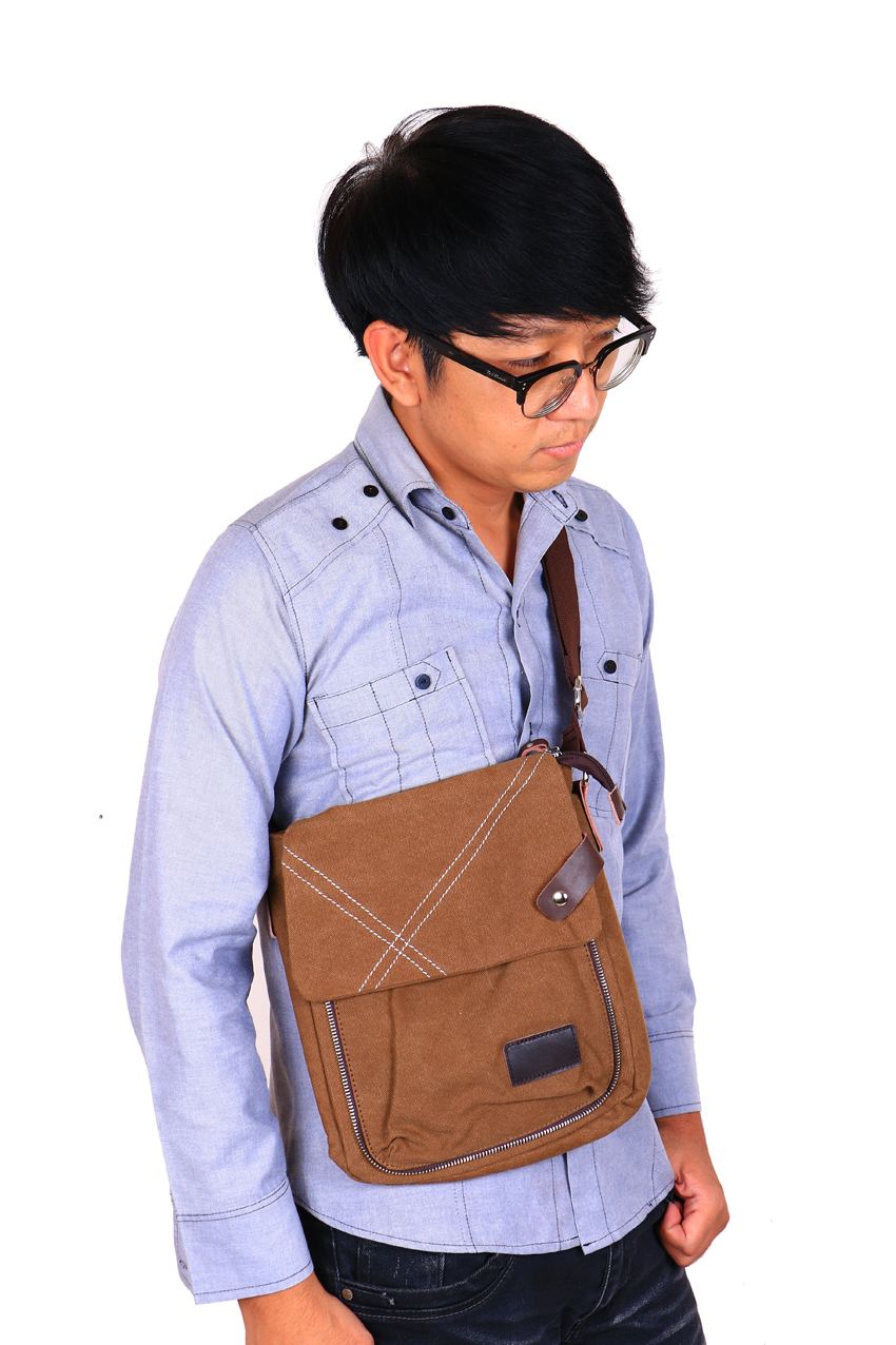 กระเป๋า Vintage สะพายข้าง รุ่น B-104 สีน้ำตาล