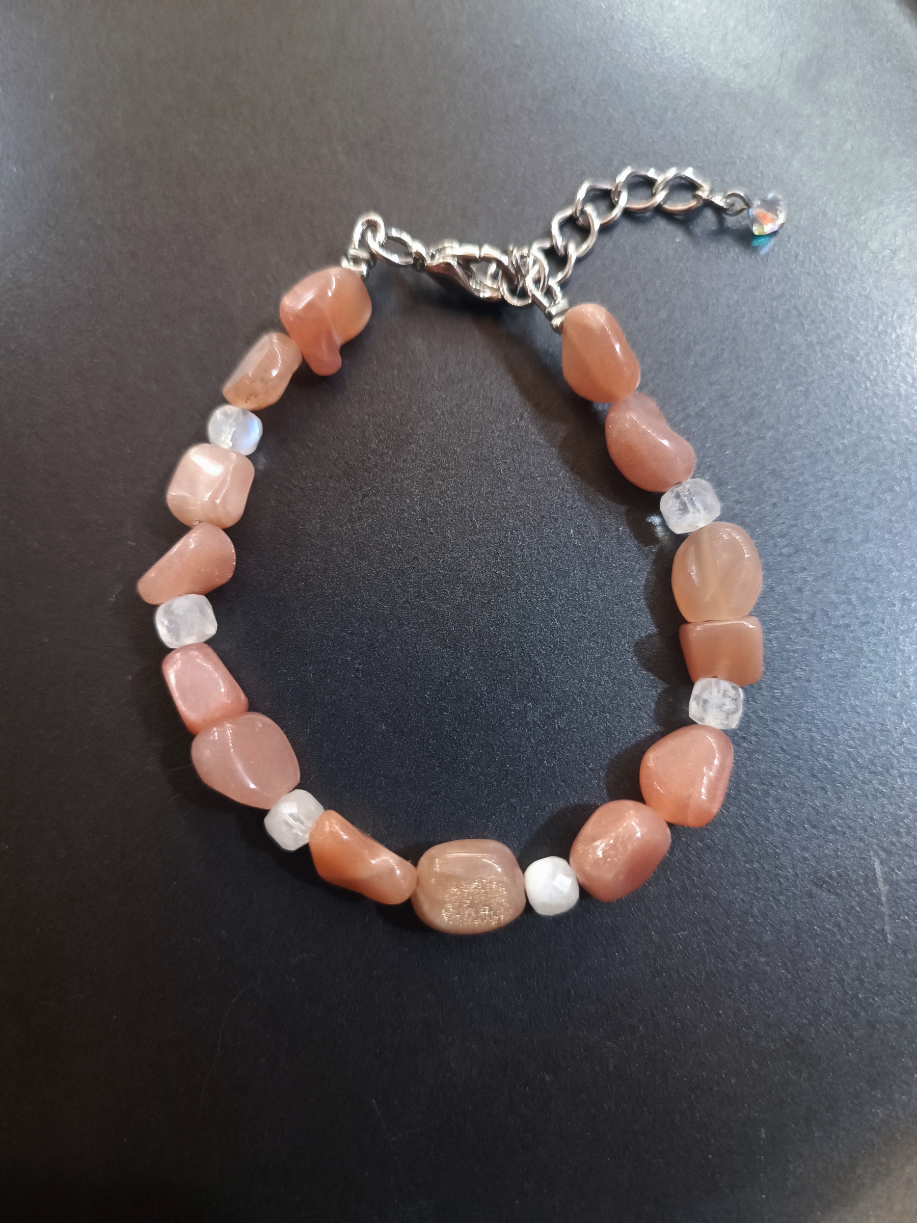 สร้อยข้อมือหินแท้ Peach Moonstone + Moonstone Bracelet (เสริมความสดใส สดชื่น อ่อนหวาน)