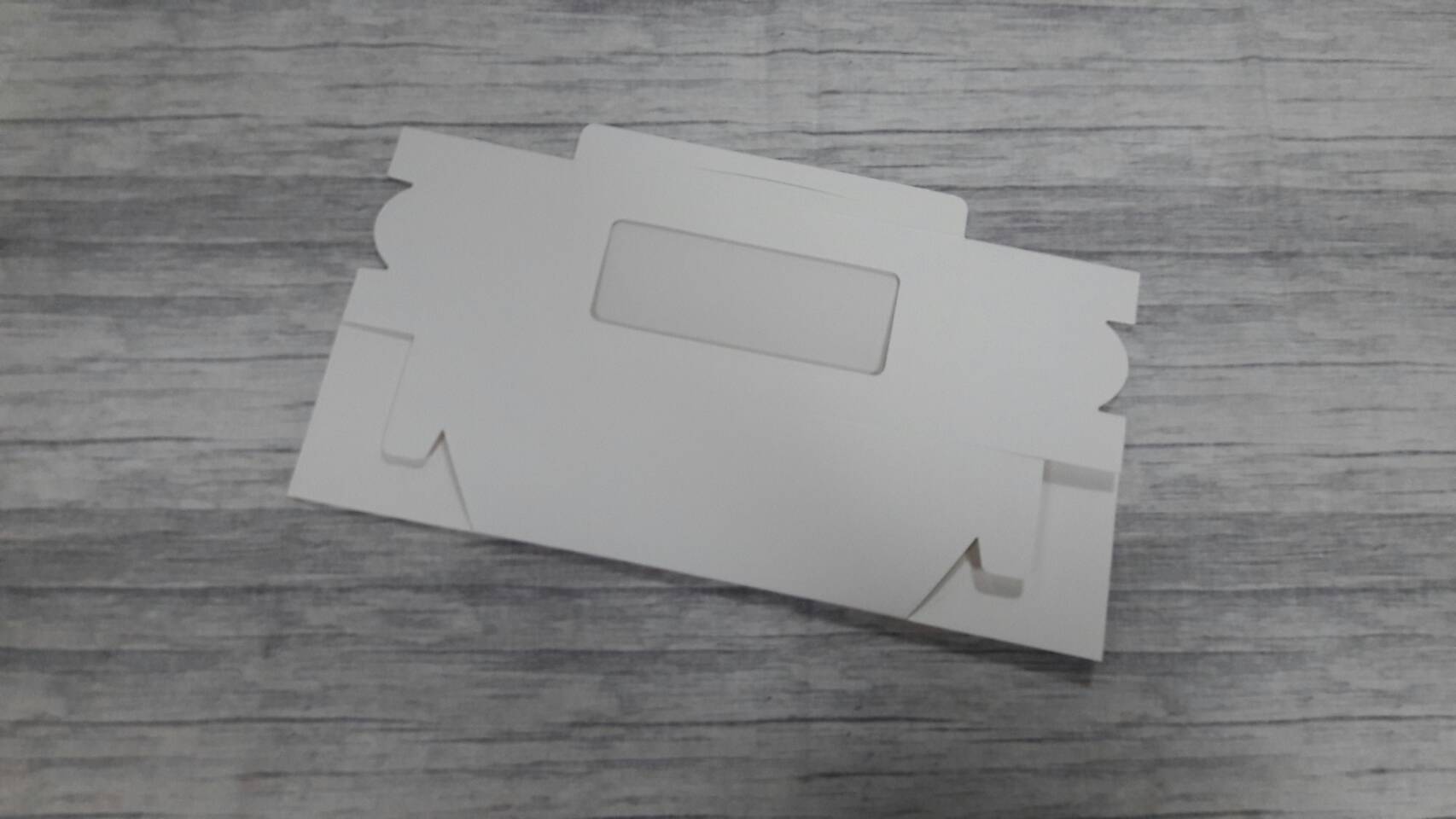 กล่องขนม กล่องเค้ก กล่องคัพเค้ก กล่องชิฟฟ่อน กล่องช้อคโกแล็ต กล่องคุ๊กกี้ กล่องไม่มีหน้าต่าง (หน้าต่างพลาสติก) ขนาด 9.5x18x7.8ซม.สีขาว (ราคา 170 บาทต่อแพ็ค (20 ใบ)