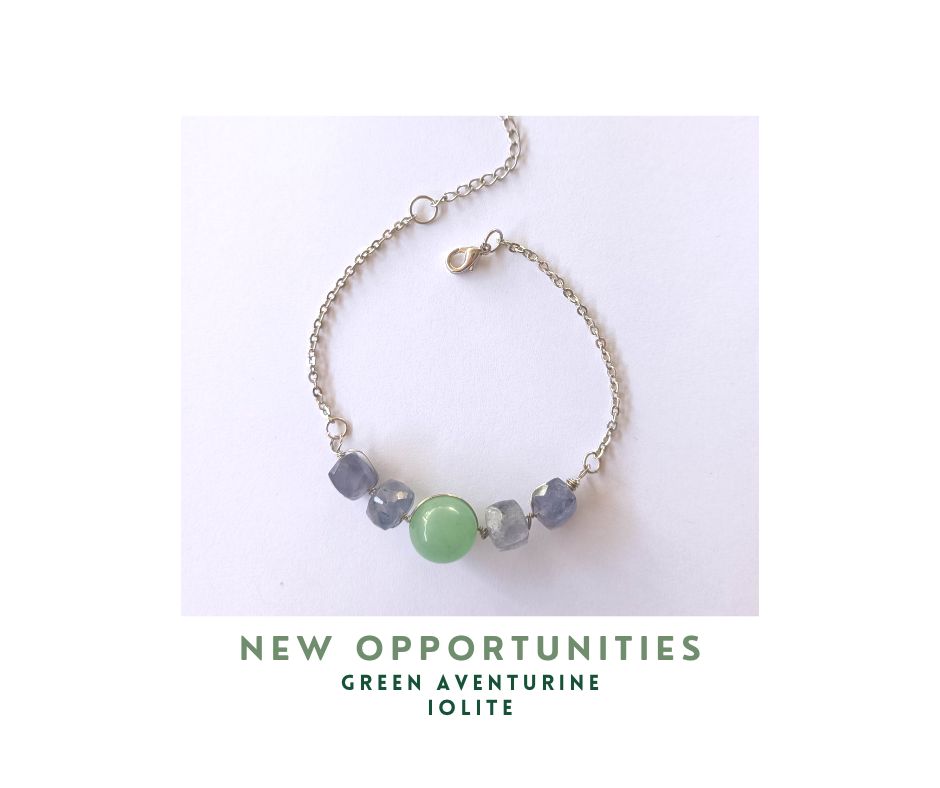 สร้อยข้อมือหินแท้ "Wire Wrapped" Green Aventurine + Iolite Bracelet (ขับเคลื่อนดึงดูดโอกาสใหม่ๆ)