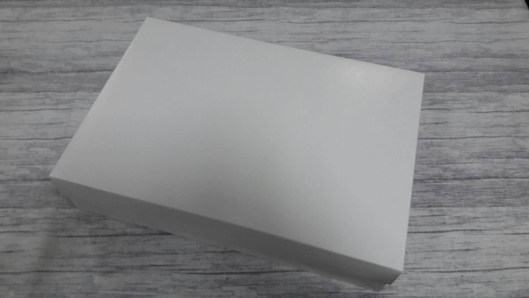 กล่องฝาครอบ กล่องแบบมีฝาครอบ กล่องของขวัญ กล่องอเนกประสงค์ ขนาด 20.5 x 30.0 x 7.0 cm. สีขาว (แบบฝาทึบ) ราคา 595 บาท ต่อแพ็ค (20 ใบ)