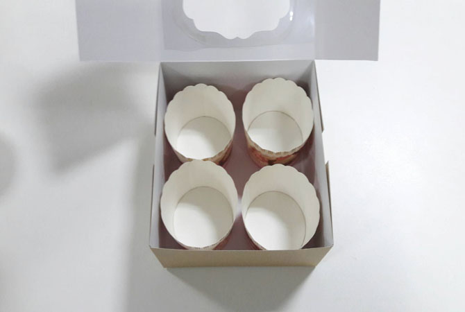 กล่องคัพเค้ก 4 ชิ้น (แบบไม่มีฐานรอง) กล่องเค้กครึ่งปอนด์ กล่องขนม กล่องสแน็ค ขนาด 15.0x15.0x7.6 ซม.Snack Box สีคราฟท์น้ำตาลอ่อน (แบบไม่มีหน้าต่าง) ราคาแพ็คละ 150 บาท (รวม 20 ใบ)