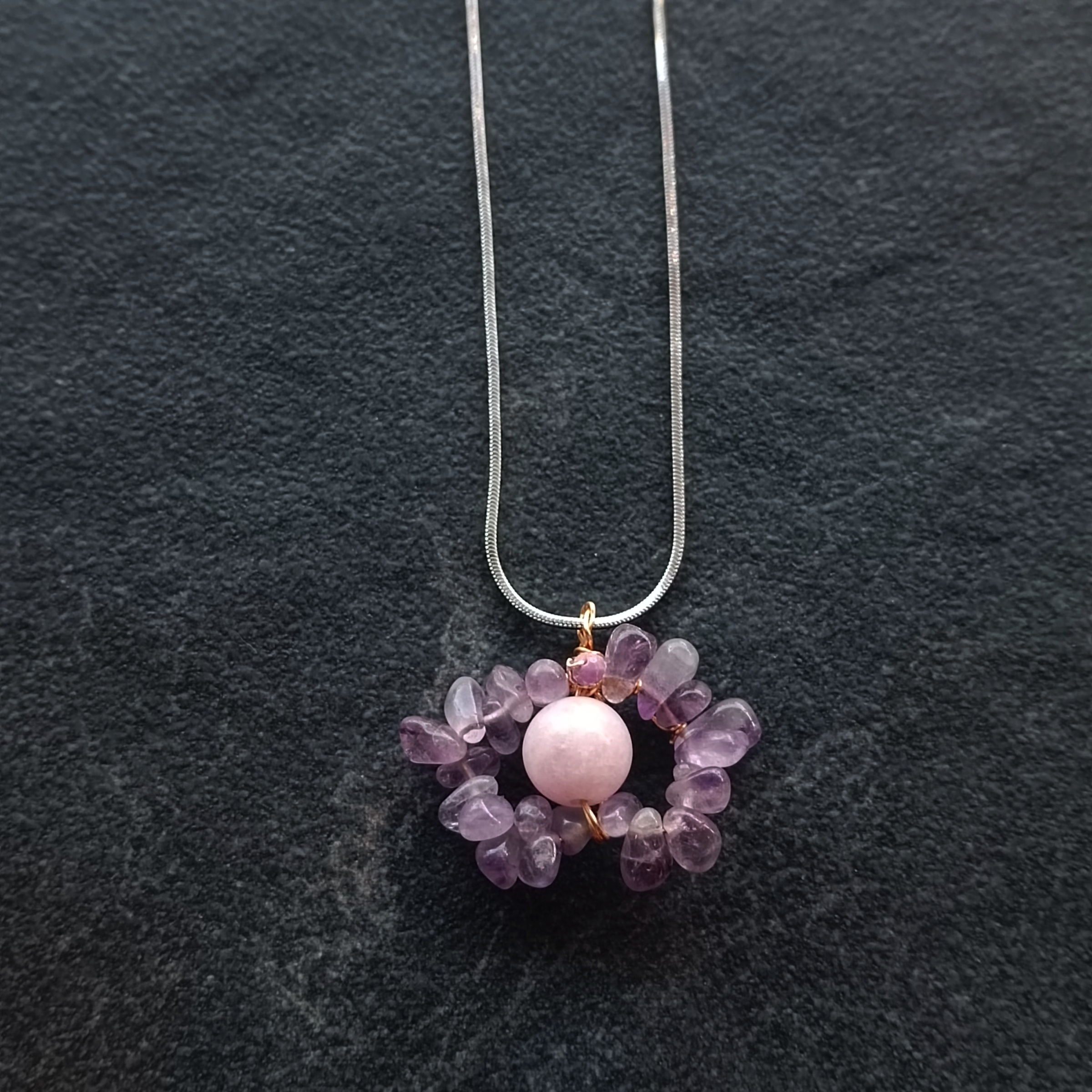 สร้อยพร้อมจี้ "Little Vivian" หินแท้ Amethyst + Rose Quartz Necklace (Self-Love , Universe Energy)