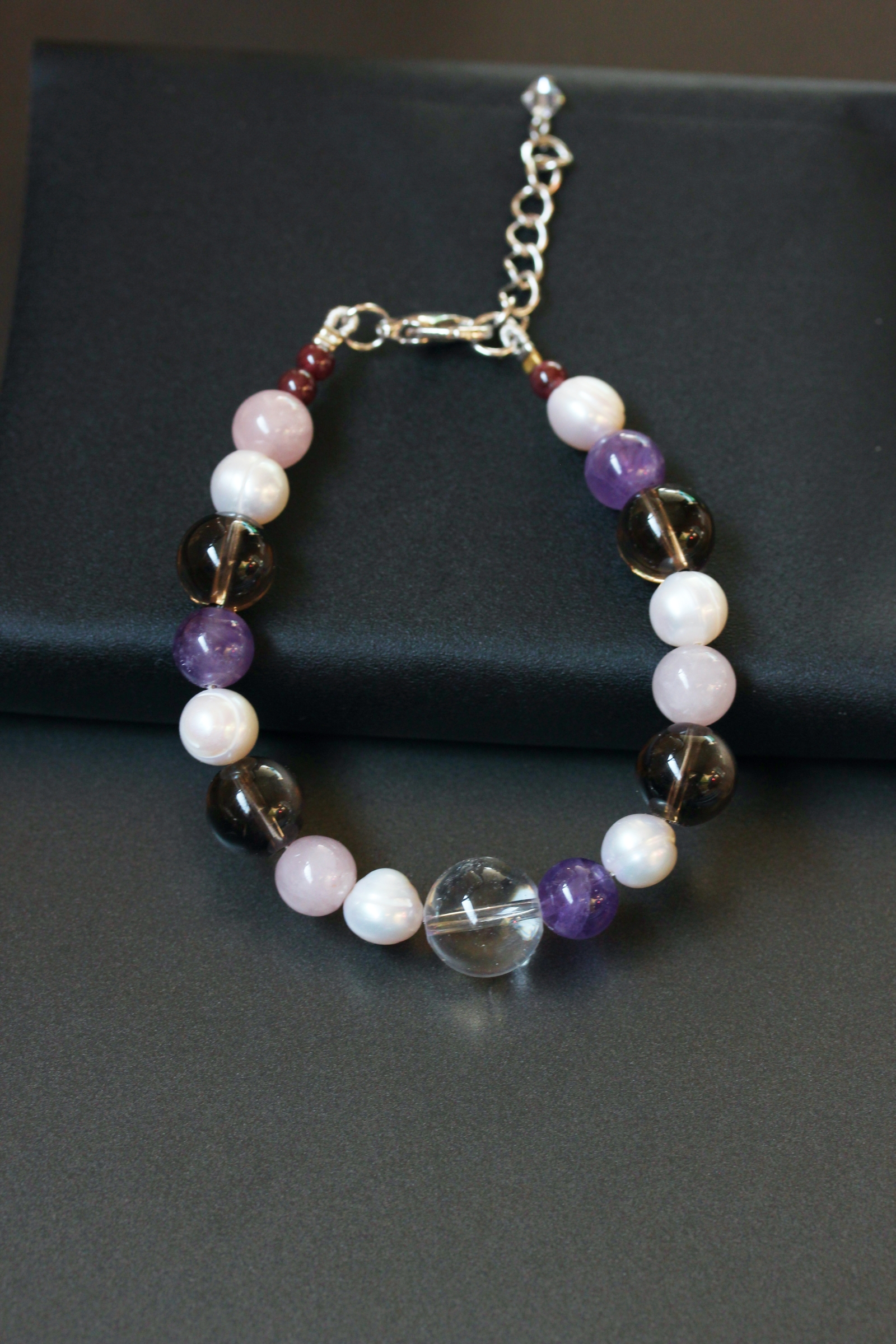 สร้อยข้อมือหินแท้ รุ่น "Triple Quartz" Clear Quartz Rose Quartz Smoky Quartz(ปรับสมดุลพลังงาน)