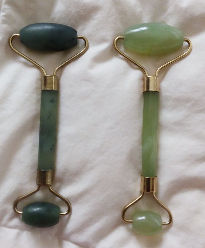 กัวซาลูกกลิ้งหยก (Jade Roller Gua Sha)