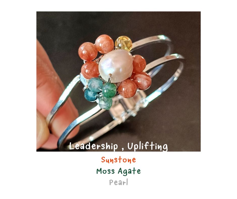 ข้อมือ"ง้าง งับ" Pearl + Sunstone Bangles (เสริมพลังงานบวก ดูดกระแสเงินสด เสริมอำนาจ ความเป็นผู้นำ)