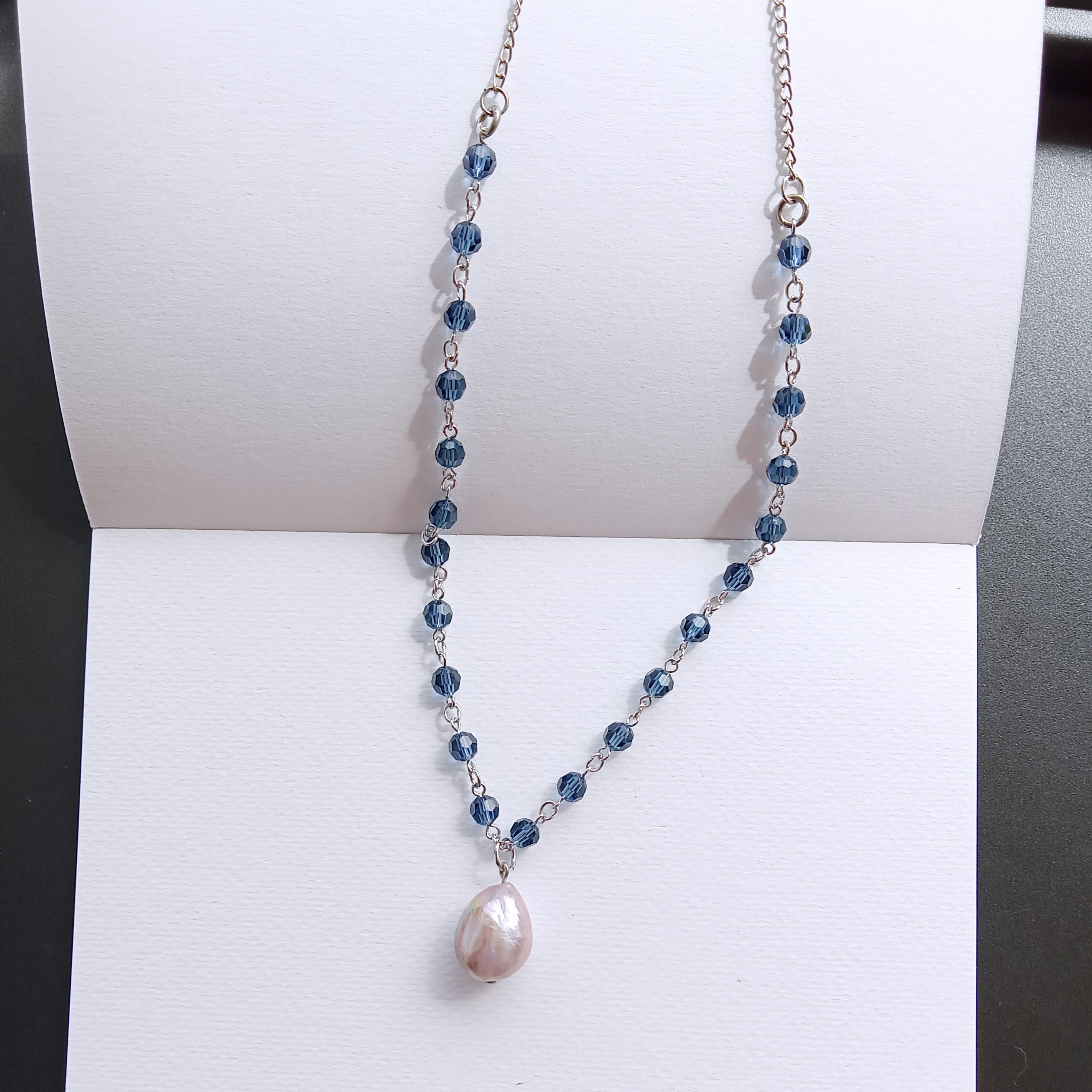 Baroque Pearl Crystal Chain Necklace สร้อยคอคริสตัล ประดับ มุกแท้ ทรงบารอค สีแชมเปญ