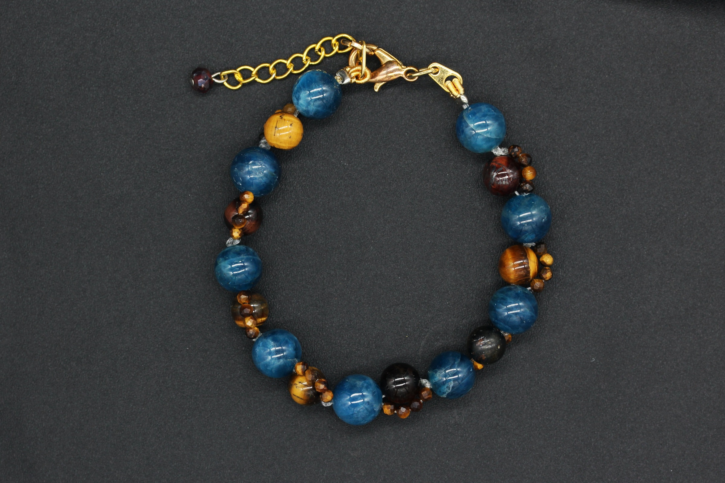 สร้อยข้อมือหินแท้ "Bobbie" Blue Apatite +Tiger's Eye Bracelet ( For Winning)