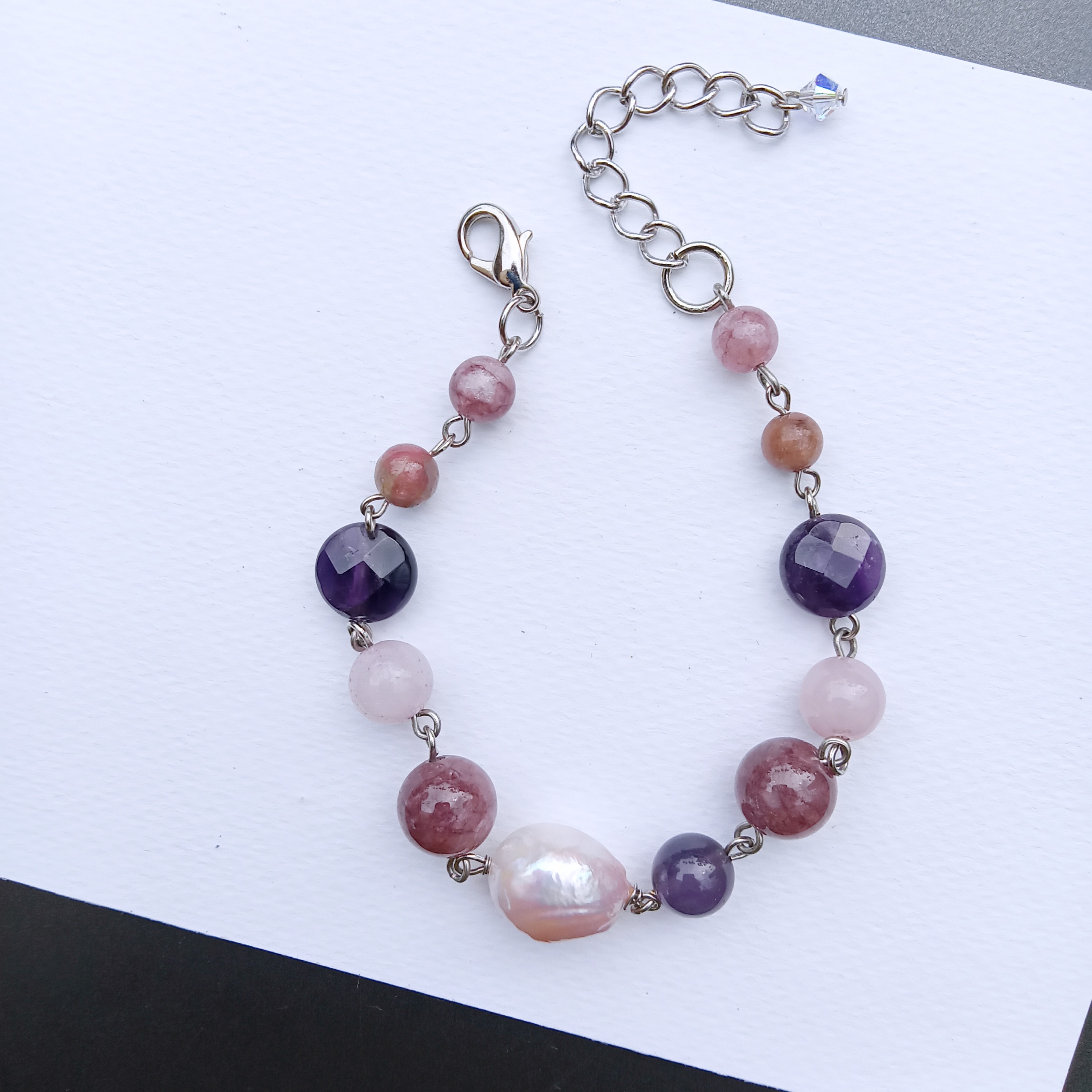 สร้อยข้อมือหินแท้ "Connected" Aura & Energy Cleanse Bracelet (Lepidolite + Amethyst)