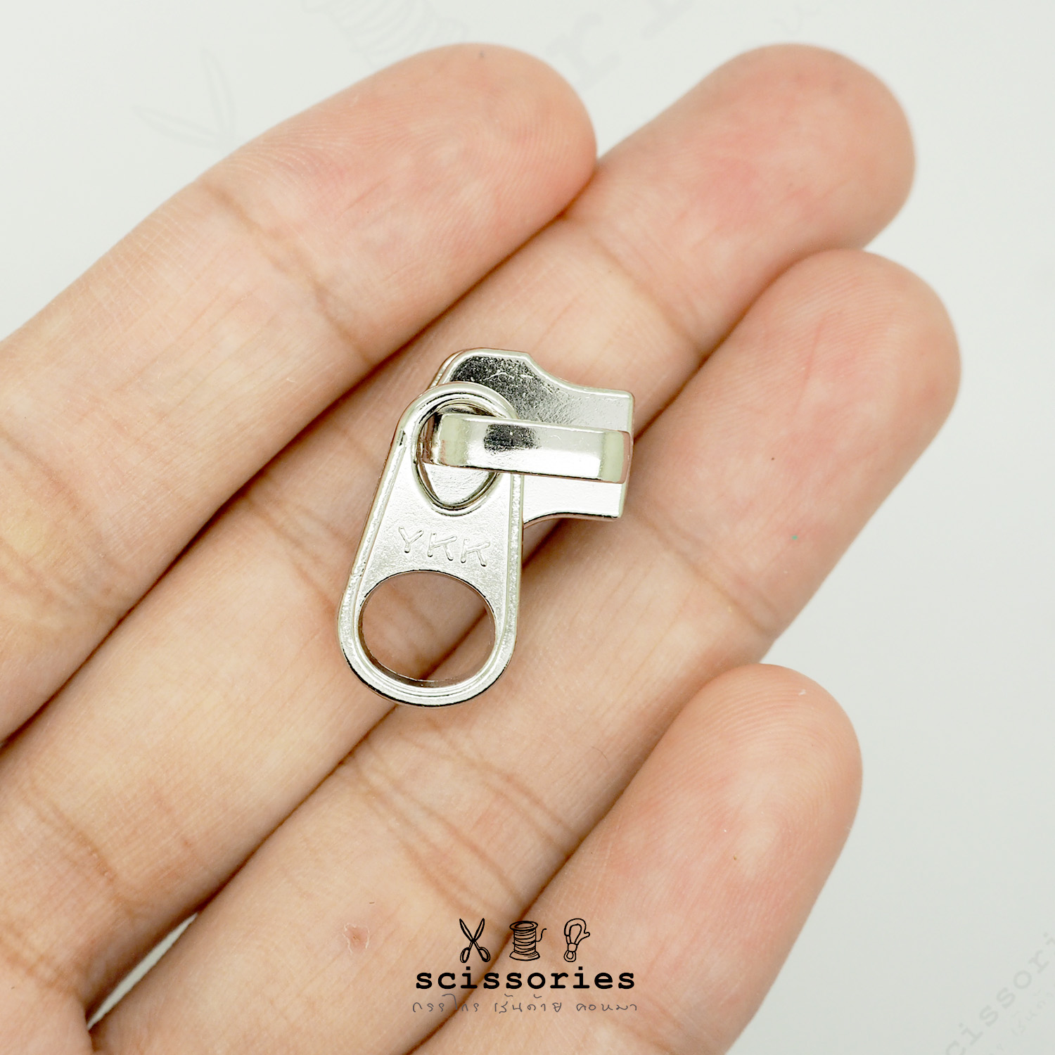 ซิปเหล็ก YKK No.5 สีเงินหางสั้น 1ตัว