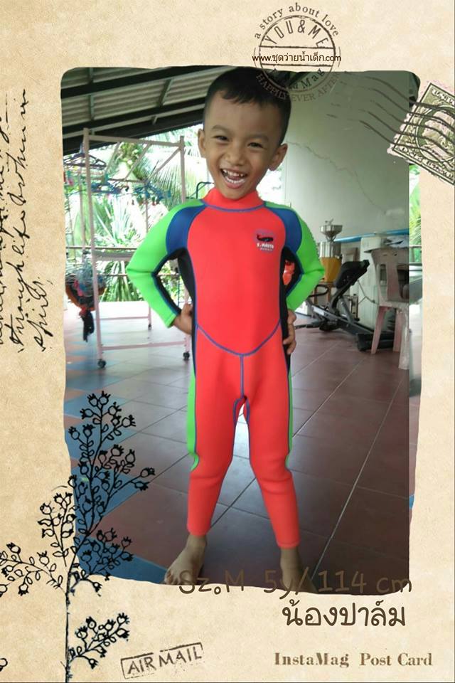 ชุดว่ายน้ำเด็กควบคุมอุณหภูมิ เป็นชุด wetsuit เหมาะกับการใส่ว่ายน้ำหรือดำน้ำ ผลิตจากผ้า Neoprene หนา 2.5 mm. ป้องกันความหนาว / ป้องกันรังสี UV Ultraviolet Protection UV ** wetsuit แขนยาวขายาว ซิปหลัง สวมใส่ง่าย (มีเชือกดึงซิป) **