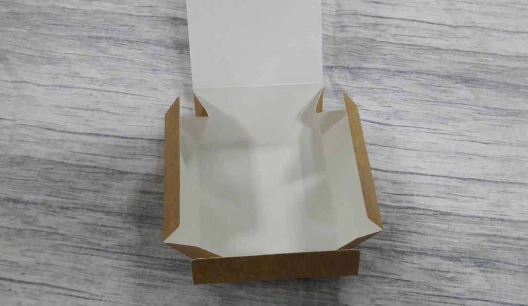 กล่องบราวนี่ 1 ชิ้น กล่องขนม กล่องสแน็ค ขนาด 9.0 x 9.0 x 4.0 ซม.สีขาว ราคา 65 บาทต่อแพ็ค (20 ใบ)