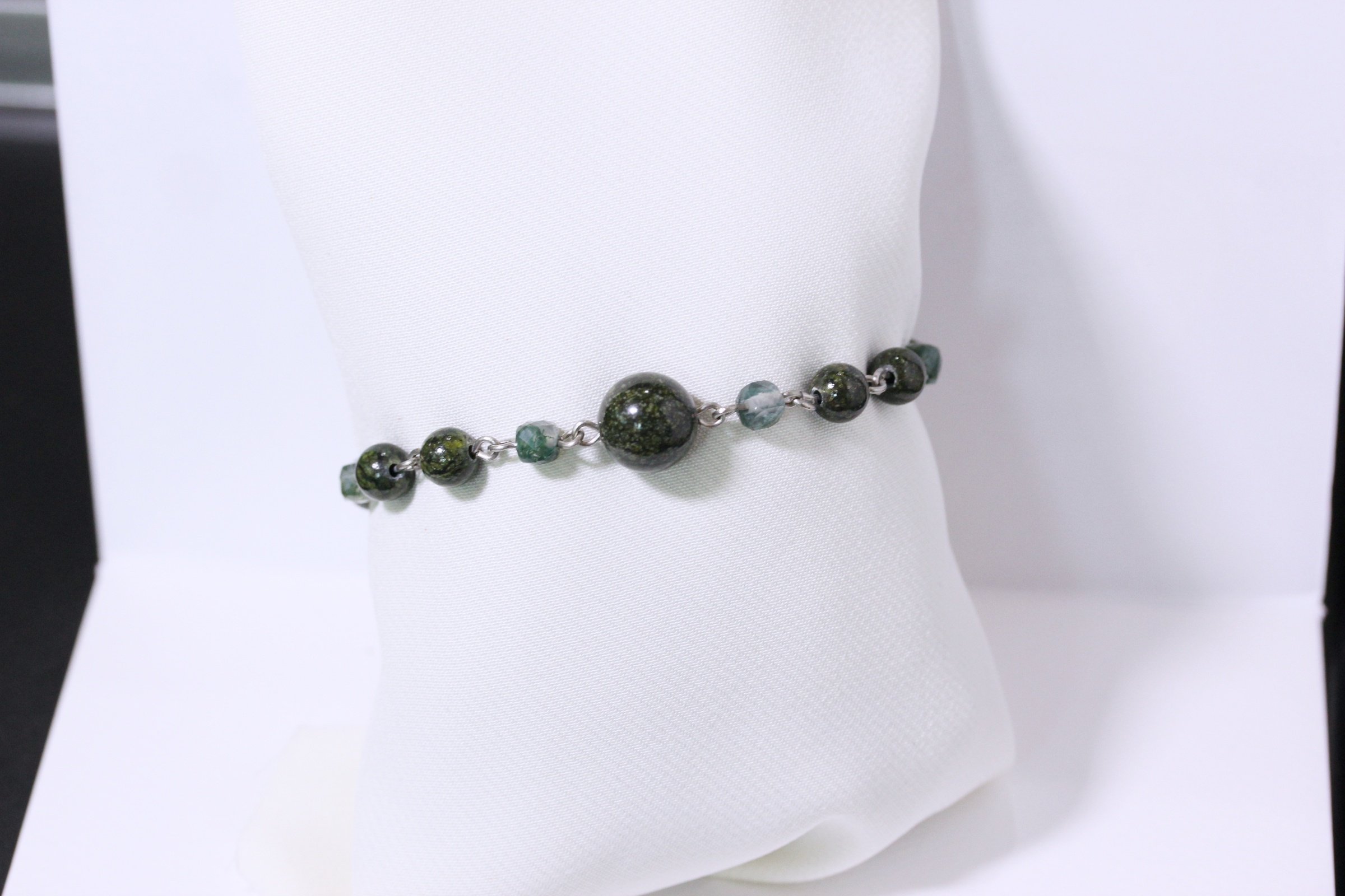 สร้อยข้อมือหินแท้ "Connected" Serpentine + Moss Agate Bracelet (ปกป้อง คุ้มครอง ป้องกัน)