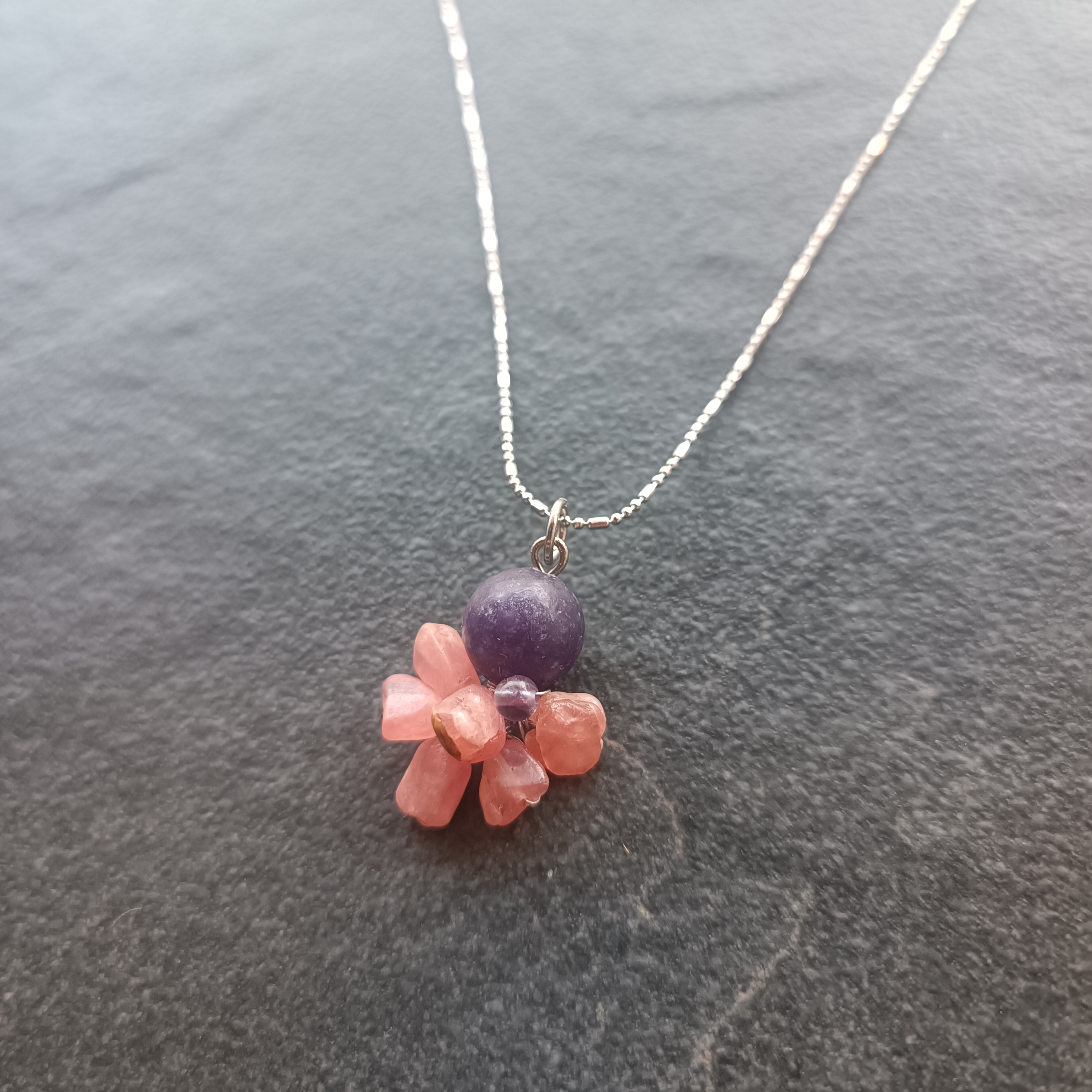 "Little Vivian" สร้อยพร้อมจี้ Lepidolite + Rhodochrosite Necklace เสริมกำลังใจ เยียวยาปมในใจ