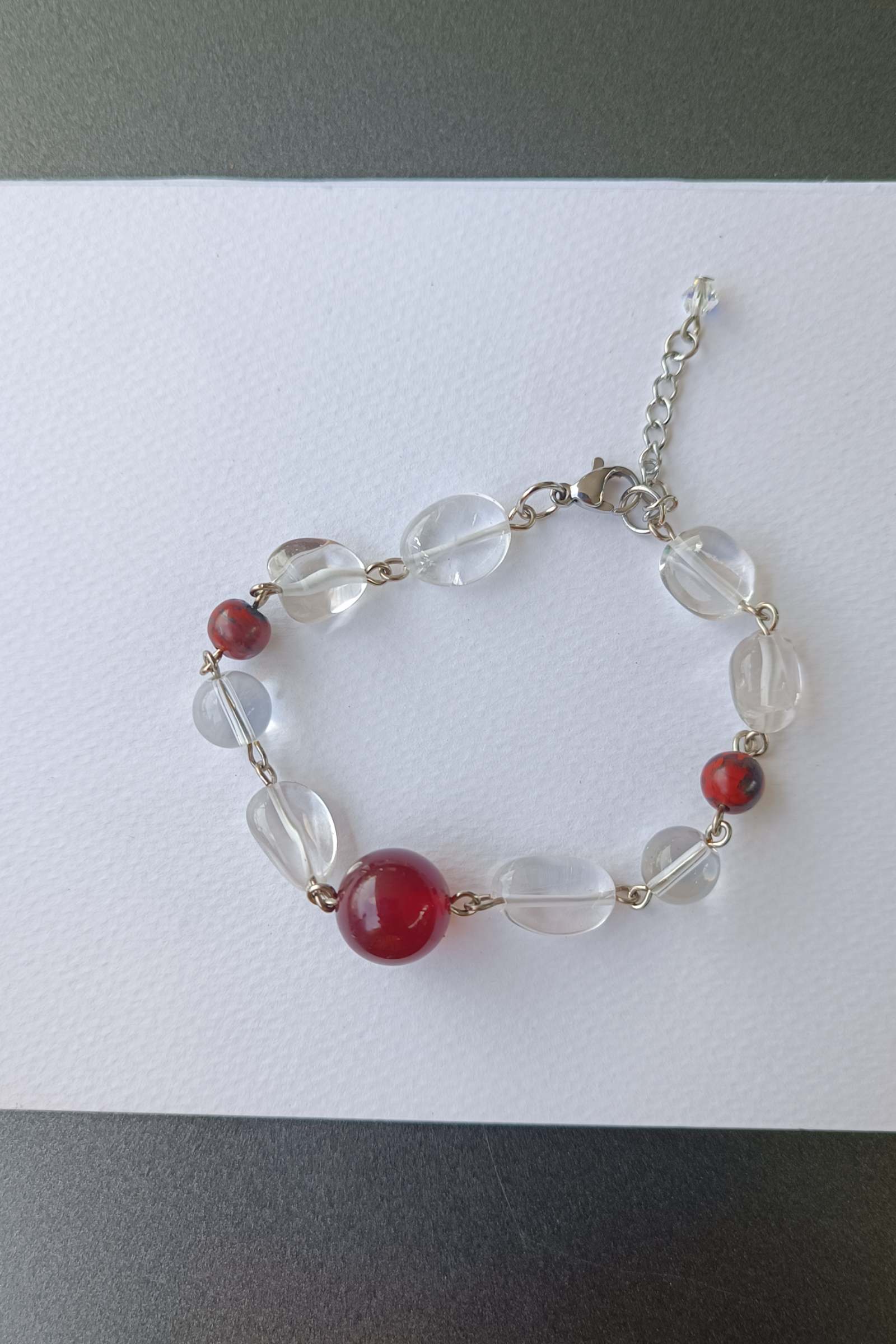สร้อยข้อมือหินแท้ "Connected" Carnelian + Clear Quartz Bracelet (Boost Energy)