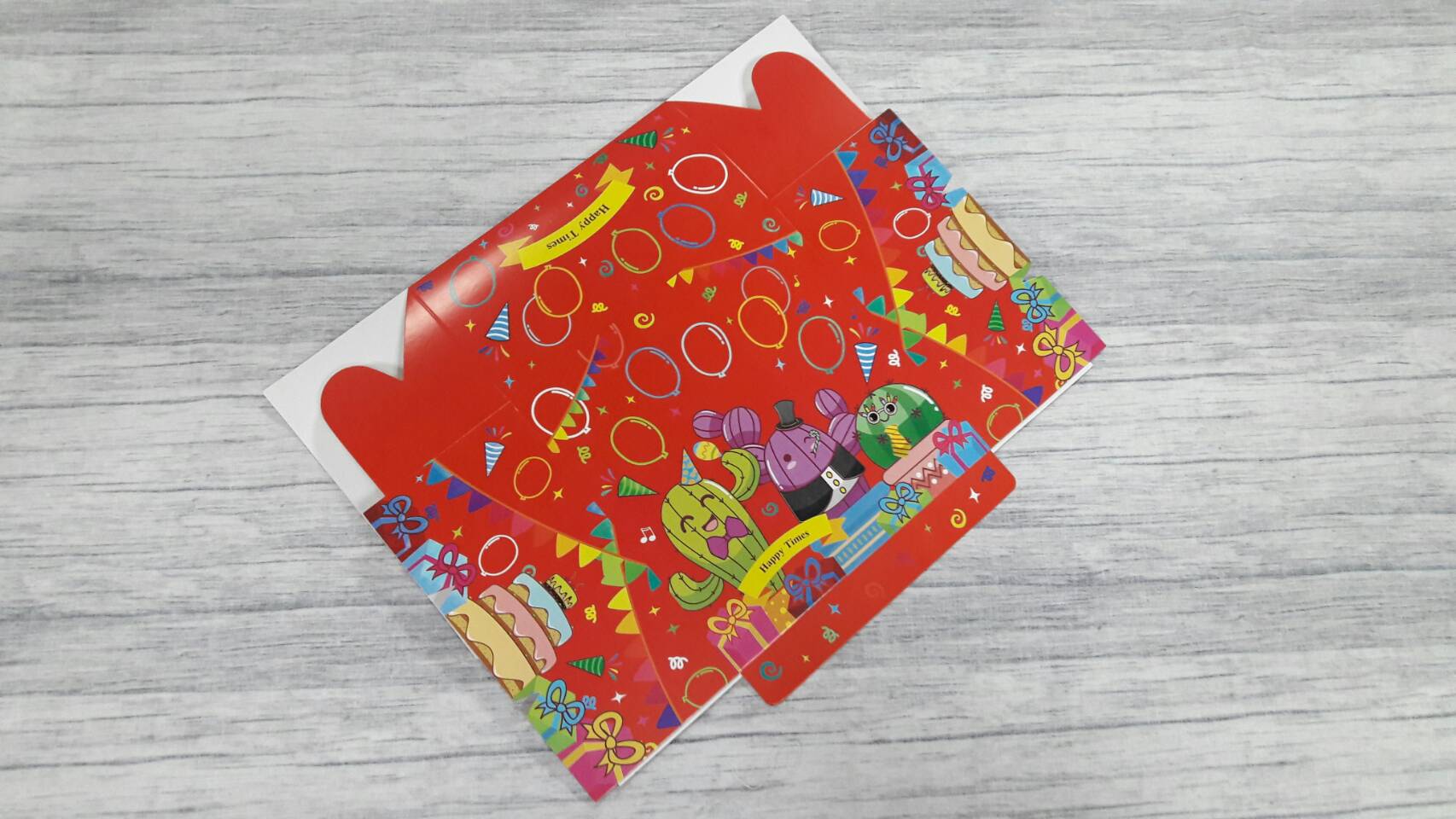 กล่องคัพเค้ก 4 ชิ้น (แบบไม่มีฐานรอง) กล่องเค้กครึ่งปอนด์ กล่องขนม กล่องสแน็ค Snack Box กล่องคอฟฟี่เบรค สีแดงแฮปปี้ไทม์ ขนาด 15.0x15.0x7.6 ซม. (แพ็คละ 150 บาทต่อ 20ใบ)