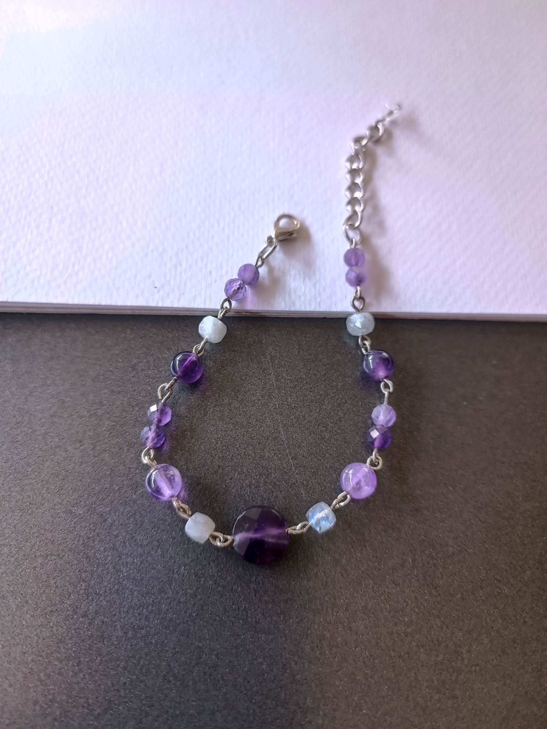 สร้อยข้อมือหินแท้ "Connected" Abundant Bracelet (Amethyst + Moonstone)