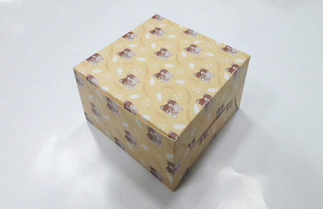 กล่องสแน็ค กล่องอาหารว่าง ลายแบร์แฟมิลี่ กว้าง 1 2.7 x ยาว12.7 x สูง 6.5 ซม. ราคา 95 บาทต่อแพ็ค (20 ใบ)