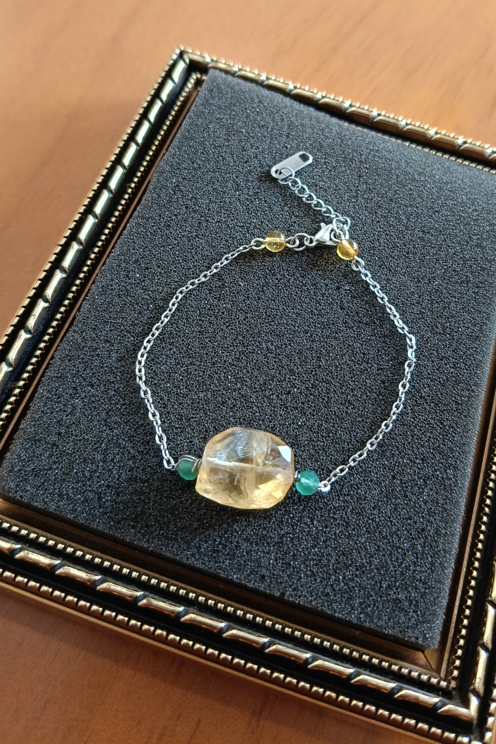 สร้อยข้อมือหินแท้ Citrine + Green Aventurine Bracelet (ดึงดูดโชคลาภ เงินสด เปิดประตูโอกาส)
